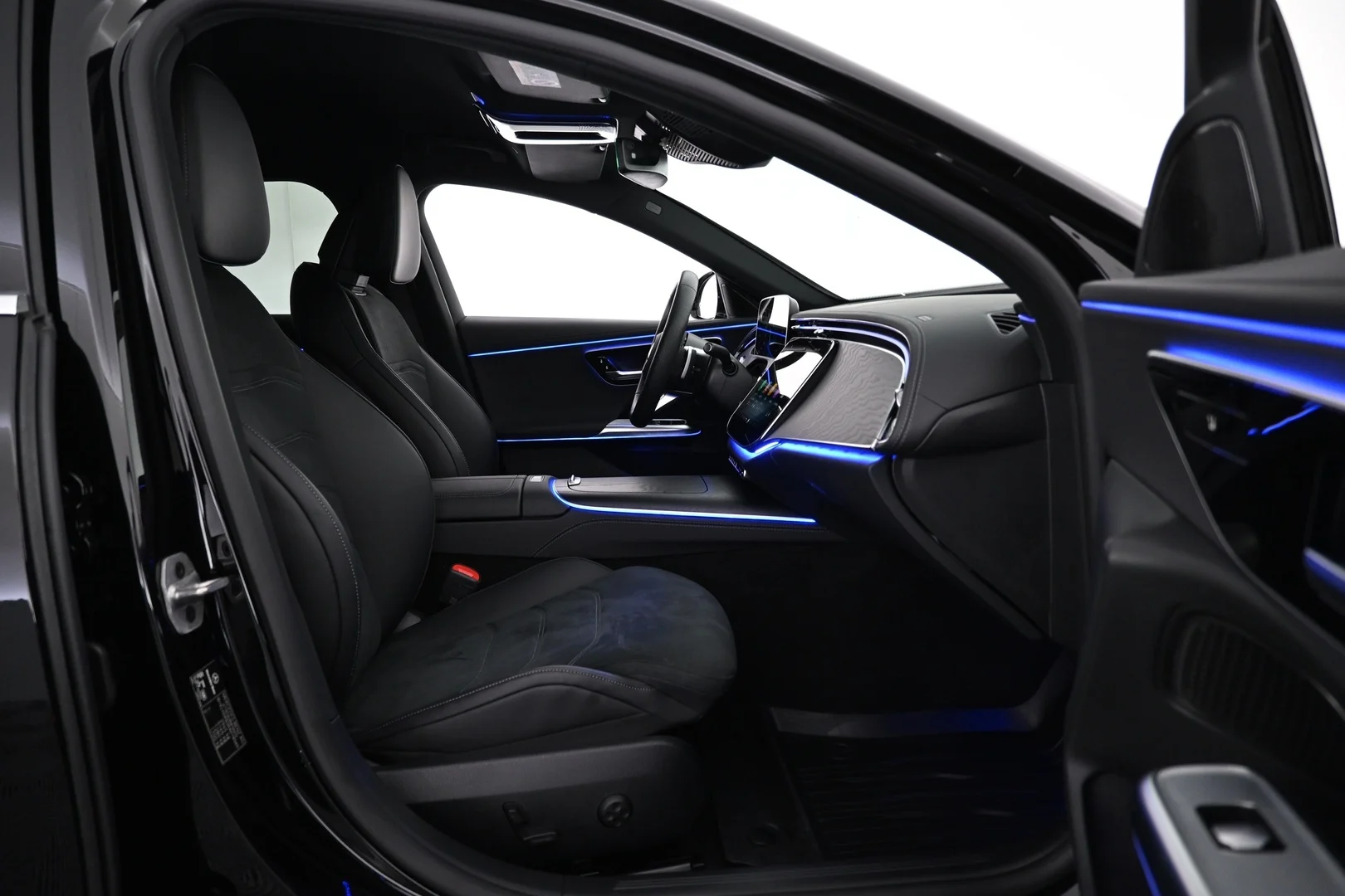 Car Image - 49N08pO6l9LmBIrjrSv1qt