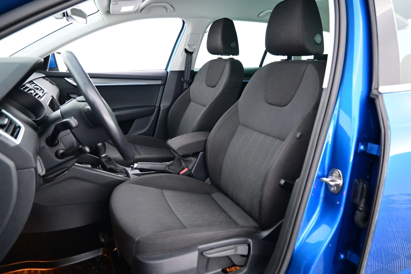 Car Image - 3wNmTCwUPHhRqNviNzXaBT