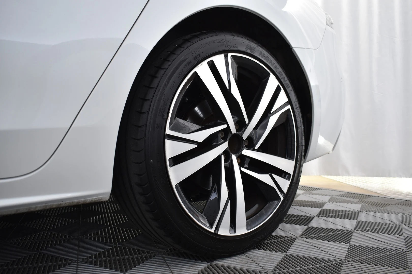 Car Image - 3Weu1BoLIiFWmOD4r5y9Xm
