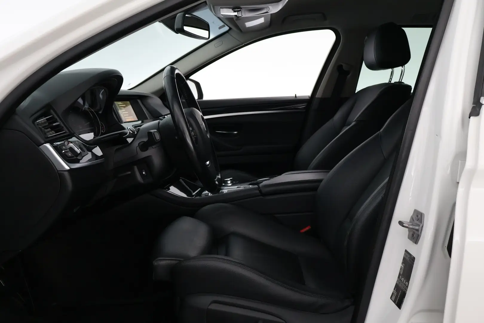 Car Image - 7MAmdxFWwUFvjDf2Sm3aIm