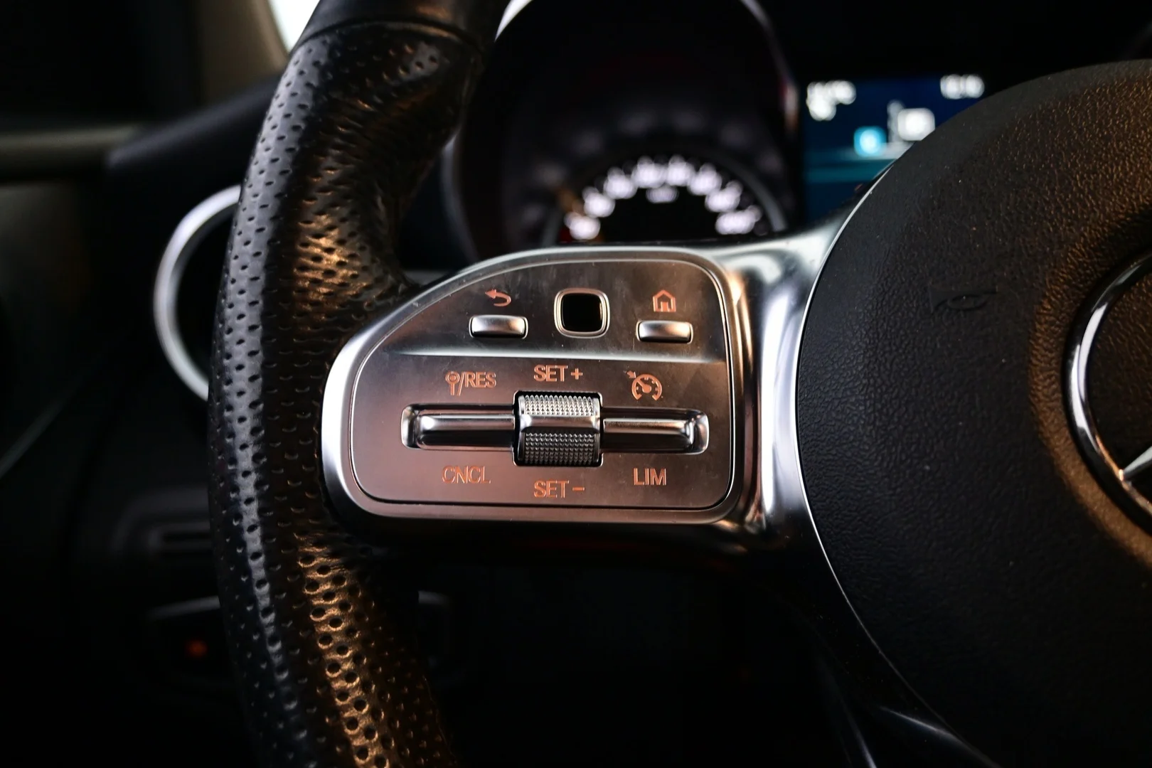 Car Image - 1TbuJ7f7cbemHToWkreFj