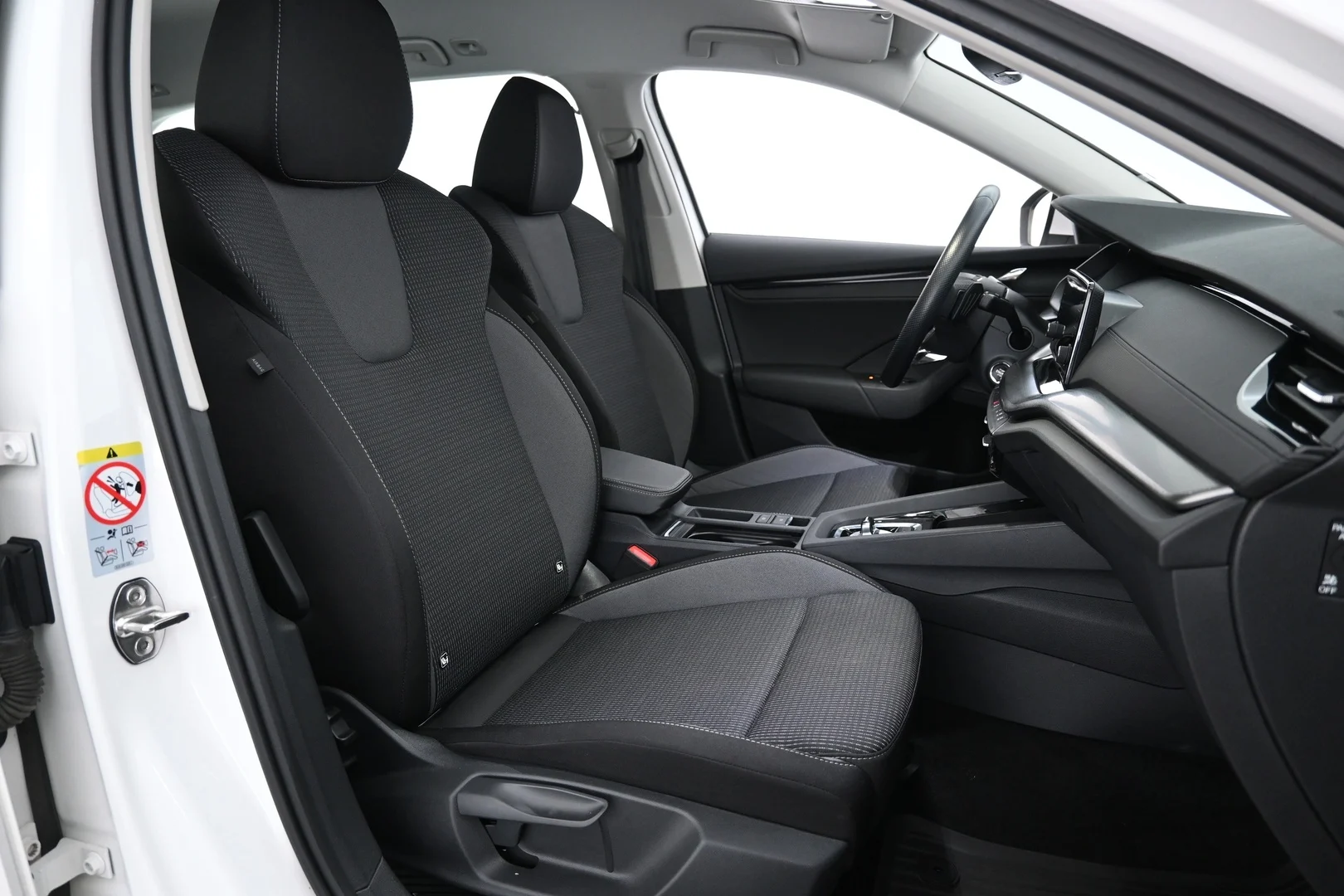 Car Image - 1eOOdzwGRjC92iiBFiKfd4