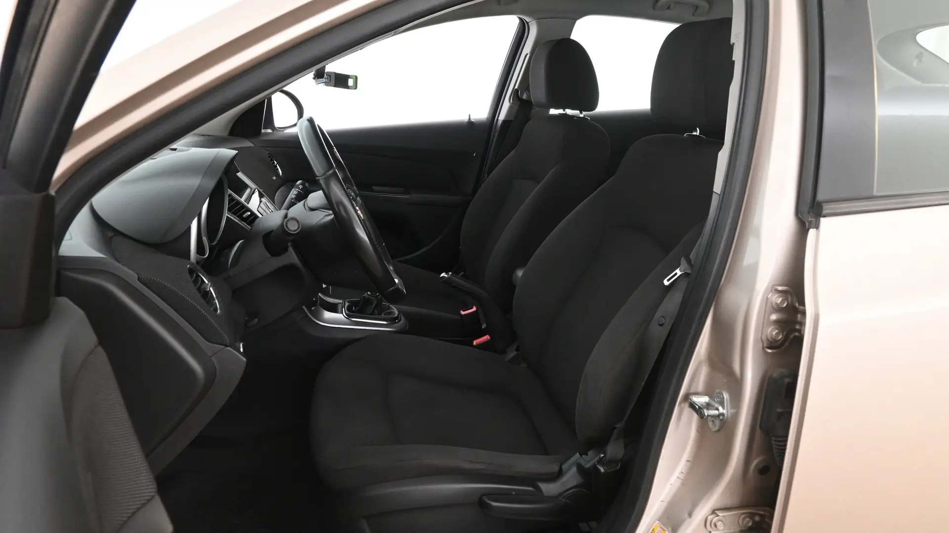 Car Image - 4PI8z8T8bC3XAYFVll6urv