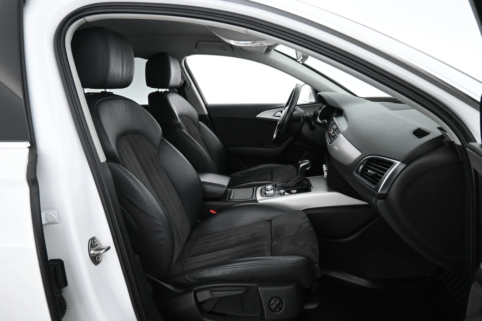 Car Image - 2M6WbS5v0Yo7MAR2w8GTmG
