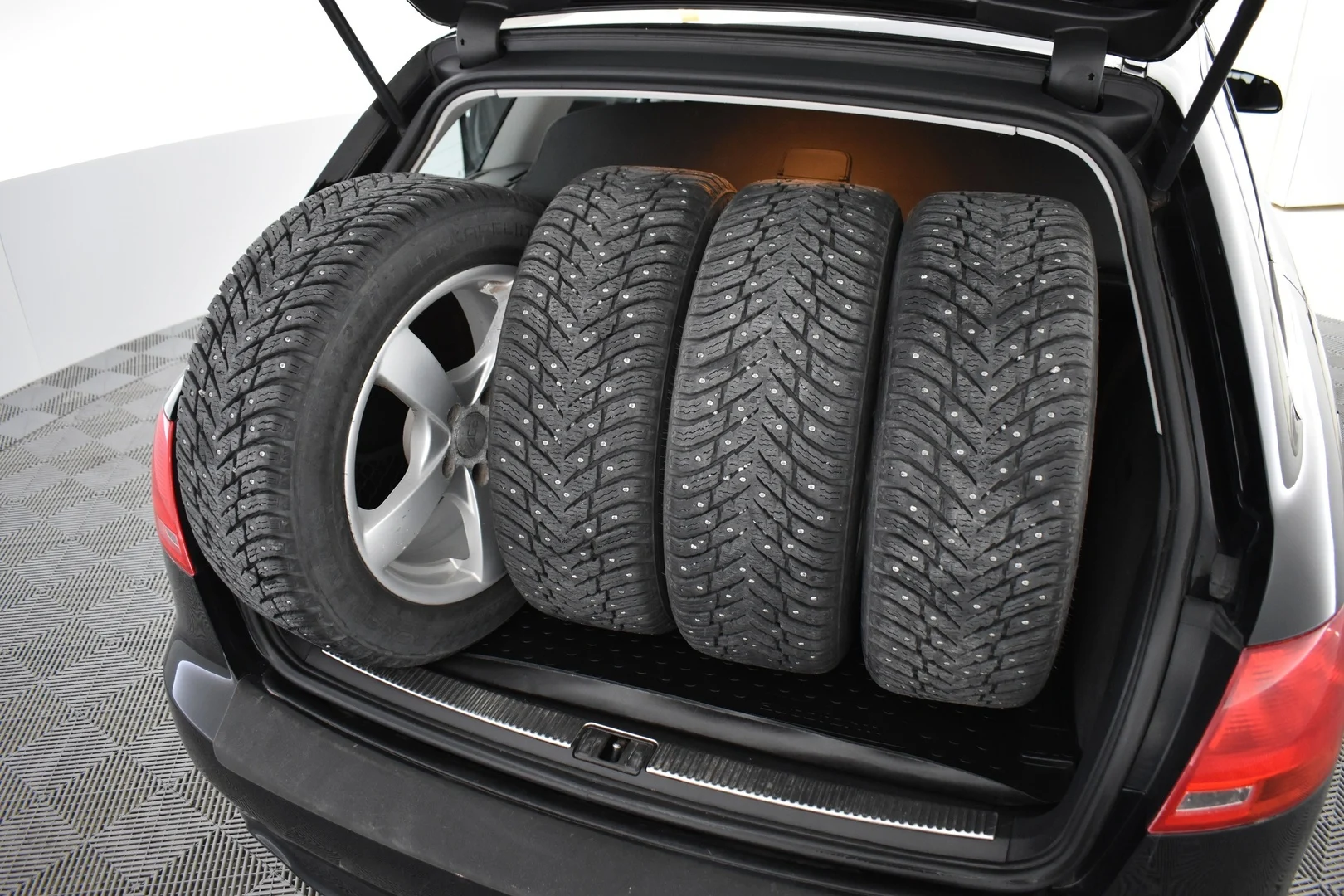 Car Image - 4s3tW7dDUhbqUR4z4sZkDE