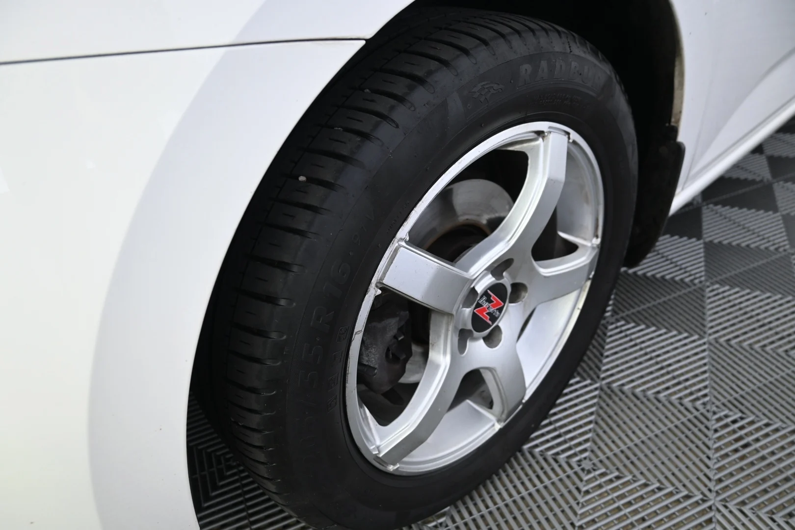 Car Image - 4KHOOK8jHrafjwUmMlBI9W