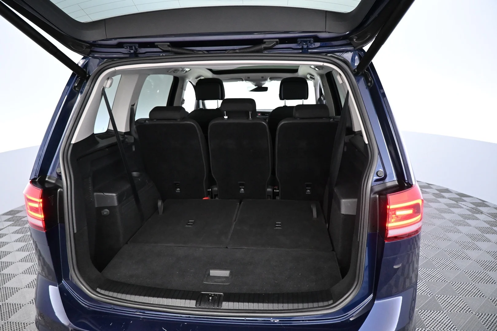 Car Image - aIotCidU2xQPXUOSru4Un