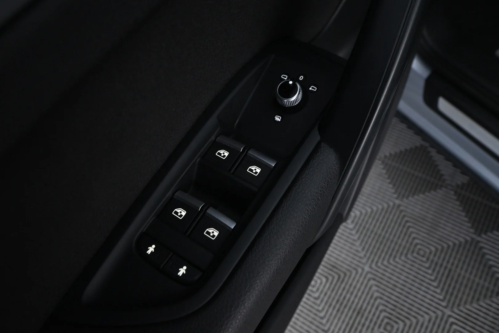 Car Image - 1HhBH5zsm4hK8rn1qUbIp9