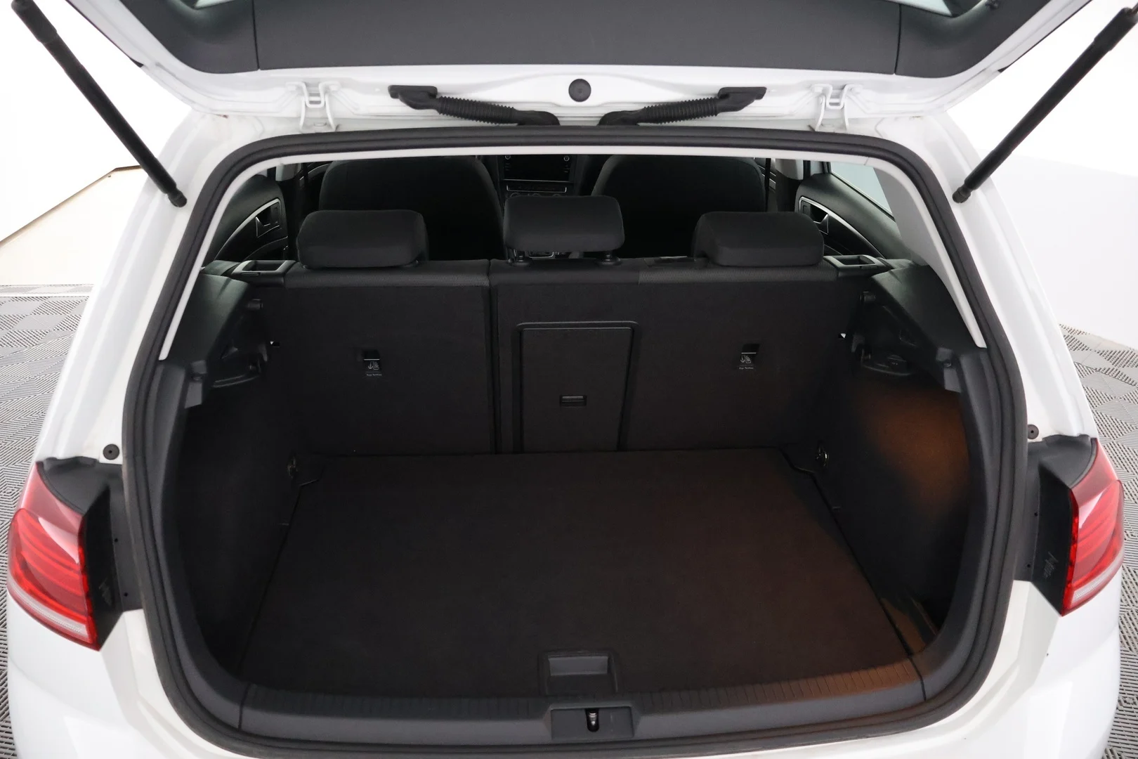 Car Image - 2nBDpMgP9Ib4TLqNqyRgBP