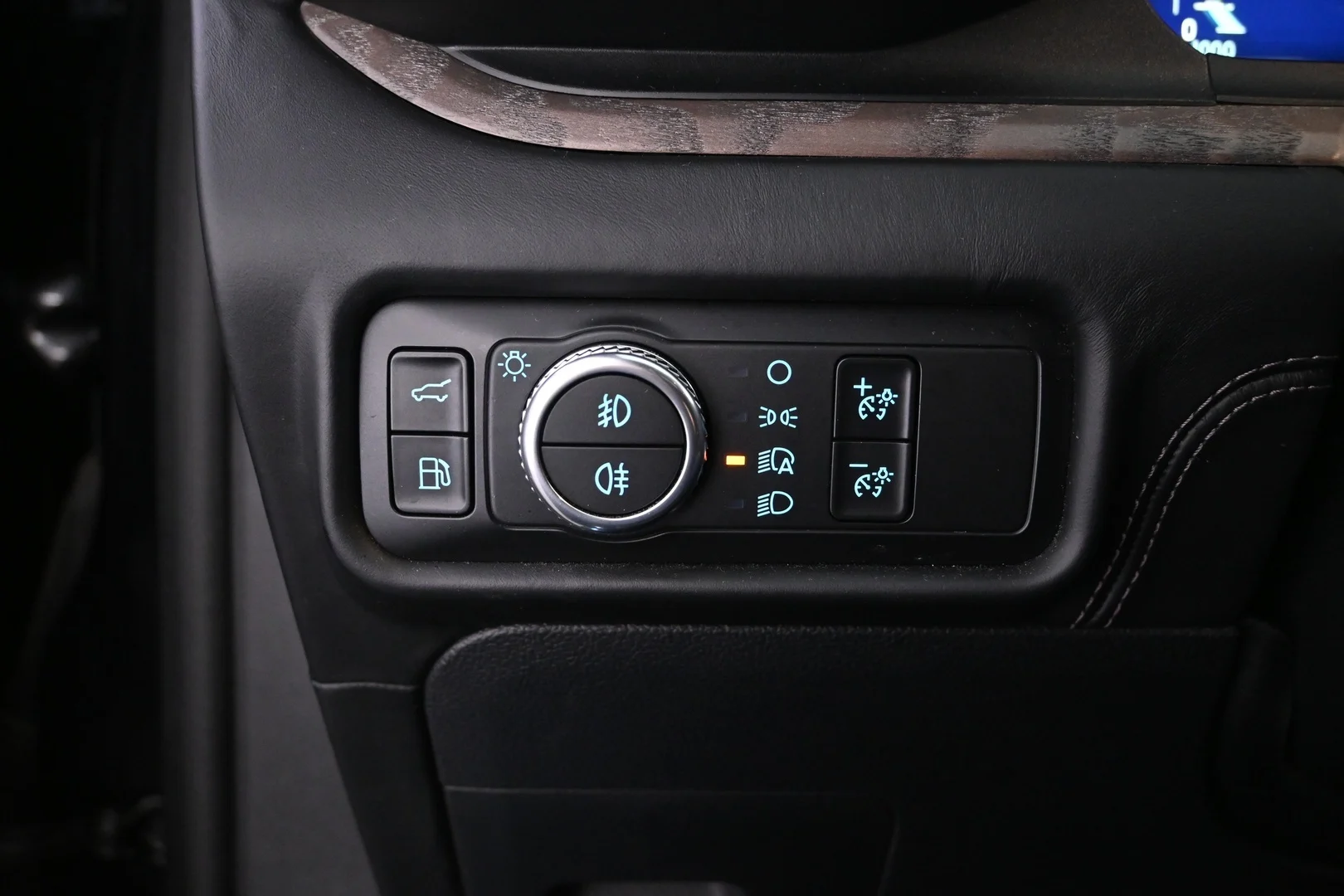 Car Image - IbuNWDnN1utu3vl0MjTLH