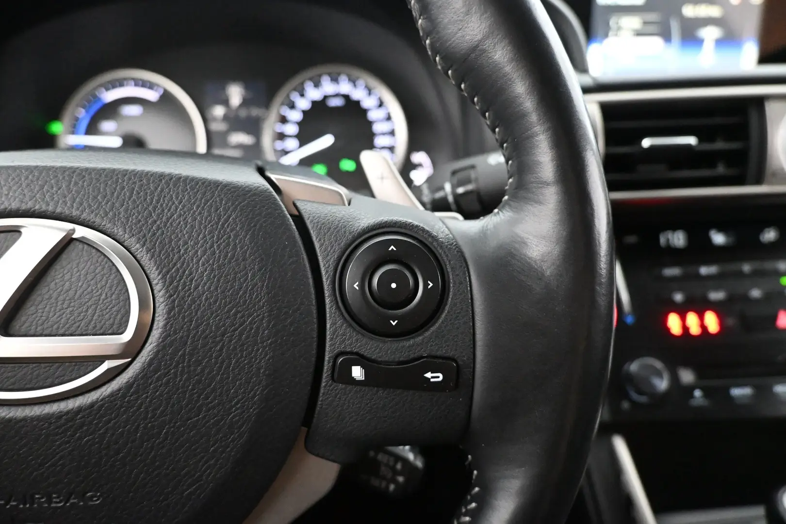 Car Image - 4lfQB3mO3gS1PAb1aFEYYR