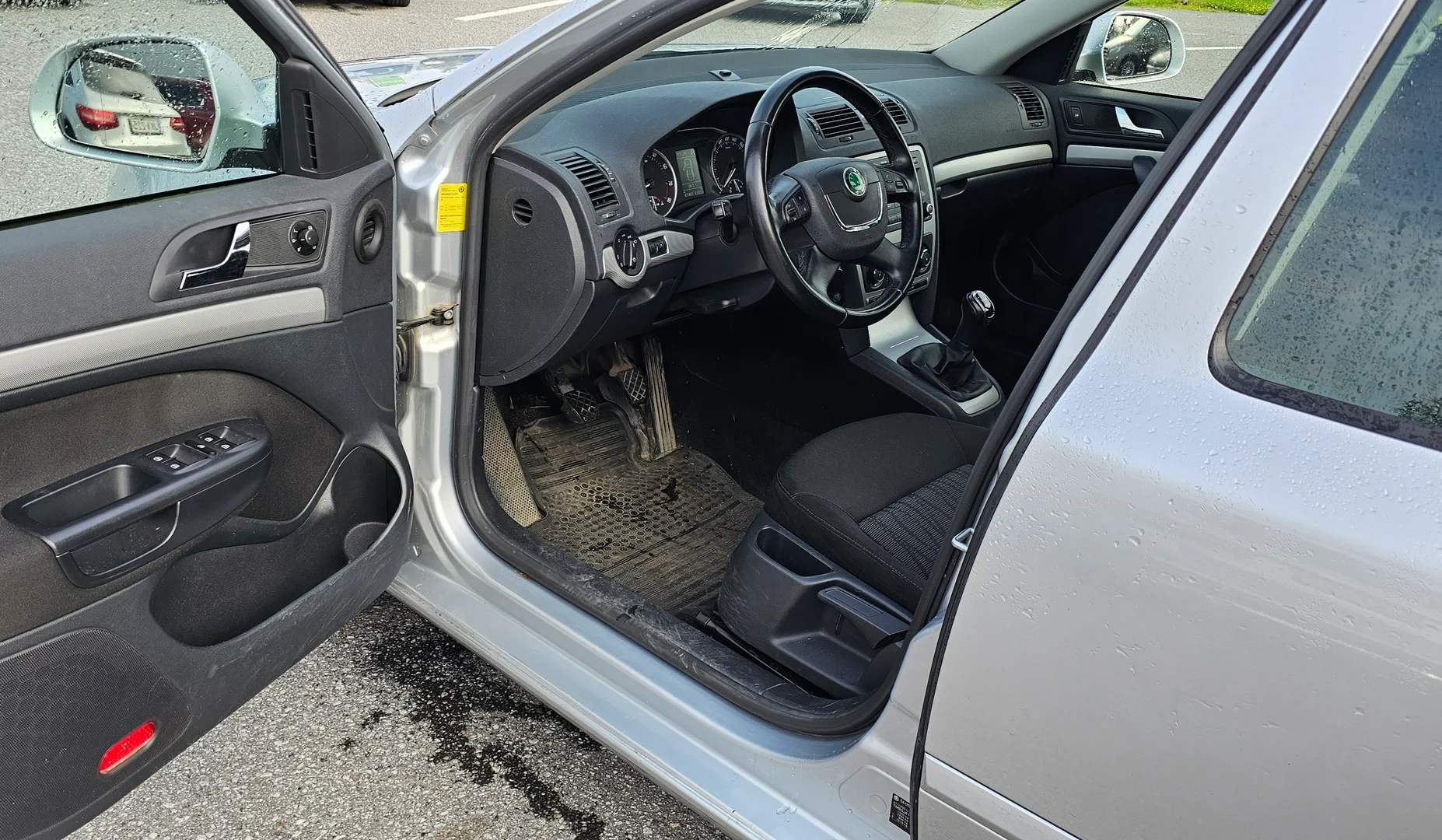 Car Image - 1Usj95LcaGuvW8ds4IYCds
