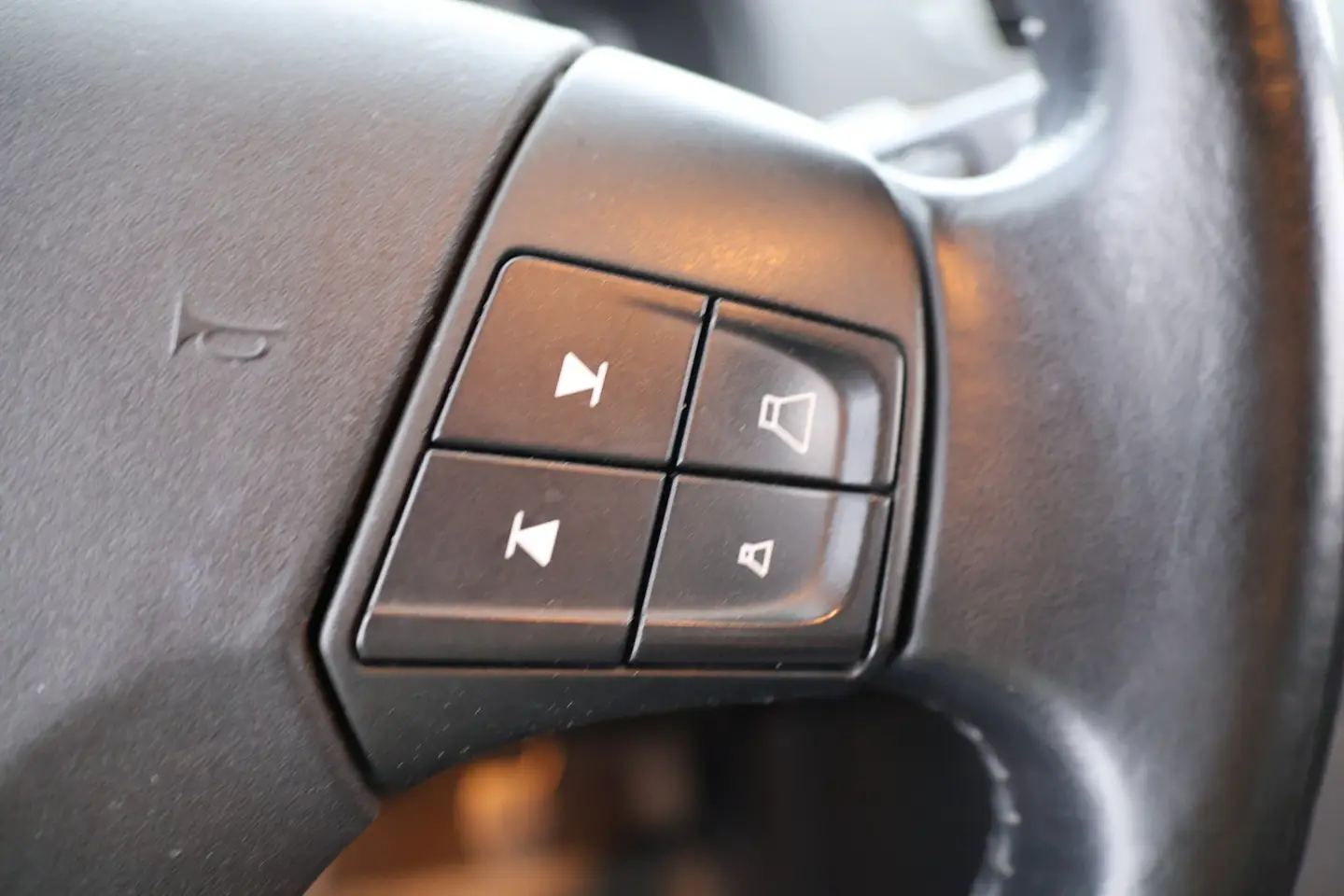 Car Image - 1vNmM4HdGLxh5pw69dmFtN