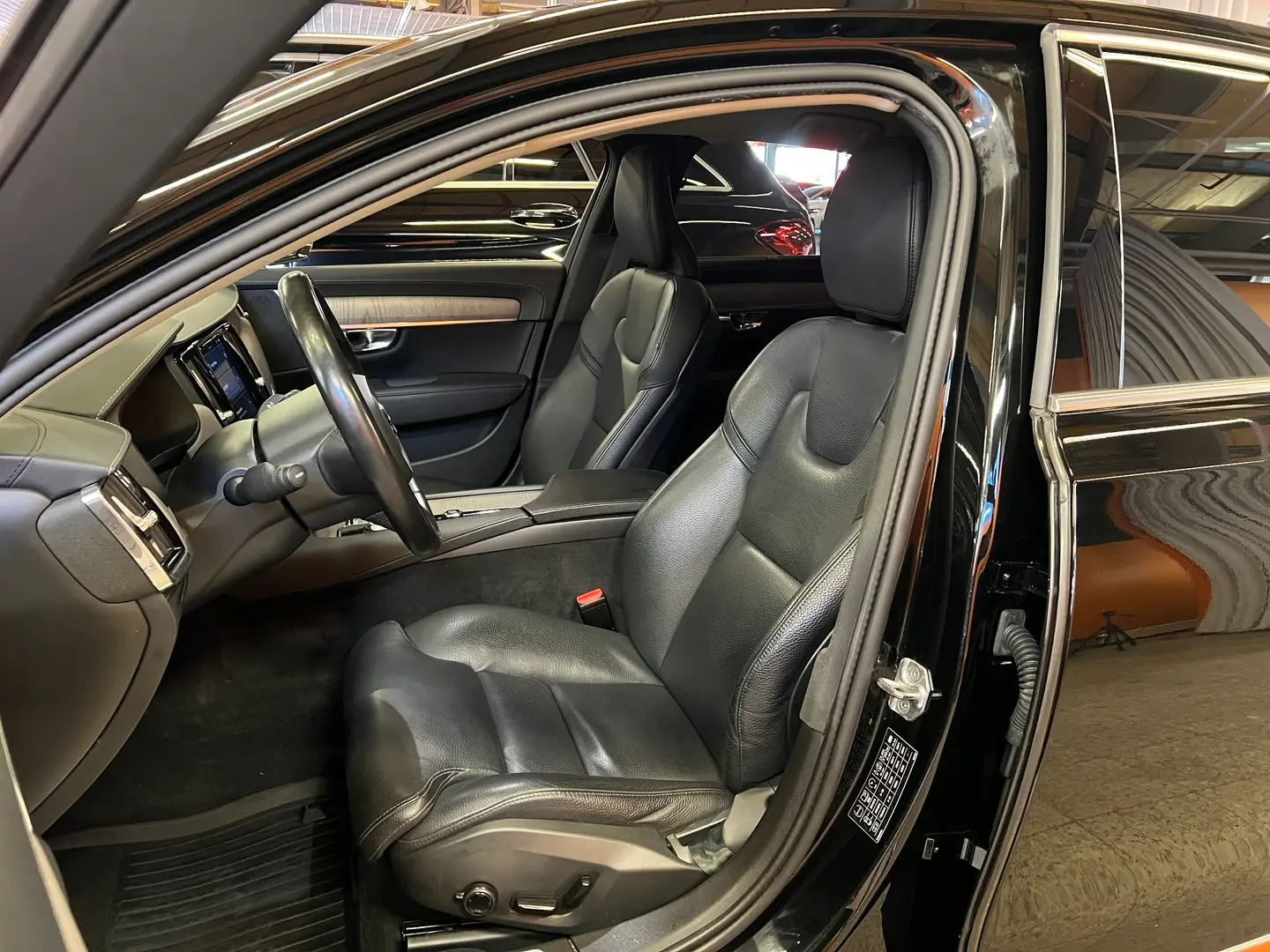Car Image - 4xaQBJMt9sqErWu7xChVJl