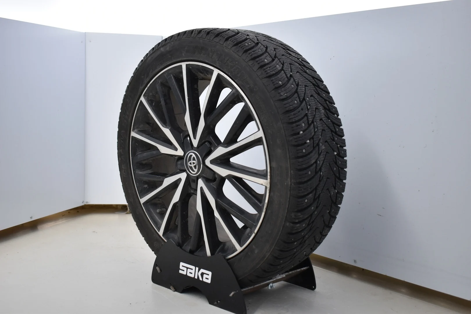 Car Image - 42PU5y3Y8XHPCBbK2L7MT1