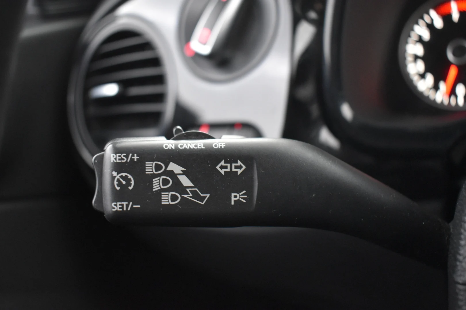 Car Image - 4SmkiVzGere2fHywLsvmDC