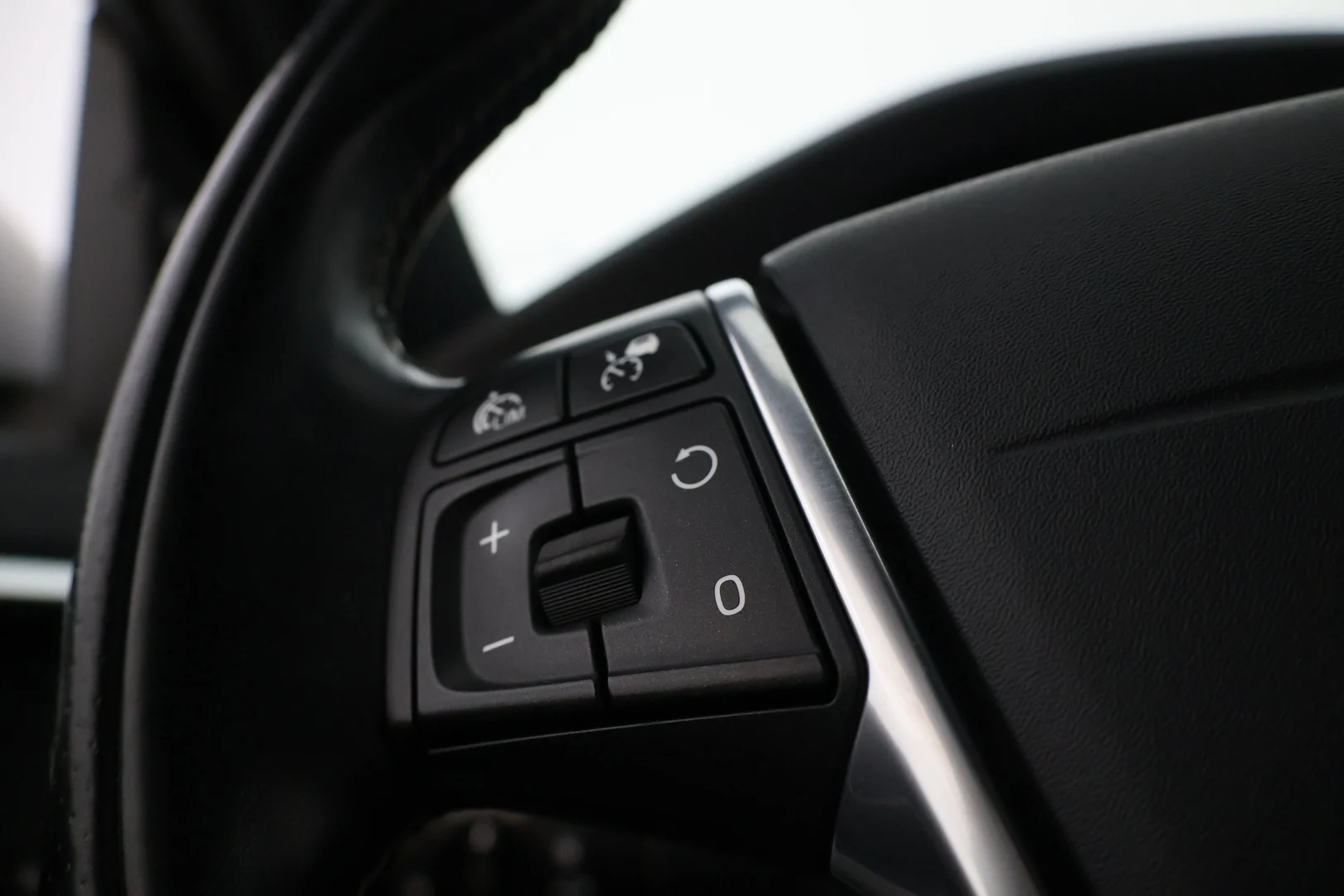 Car Image - 6kz939SOlXvAJrxsO8vwHY