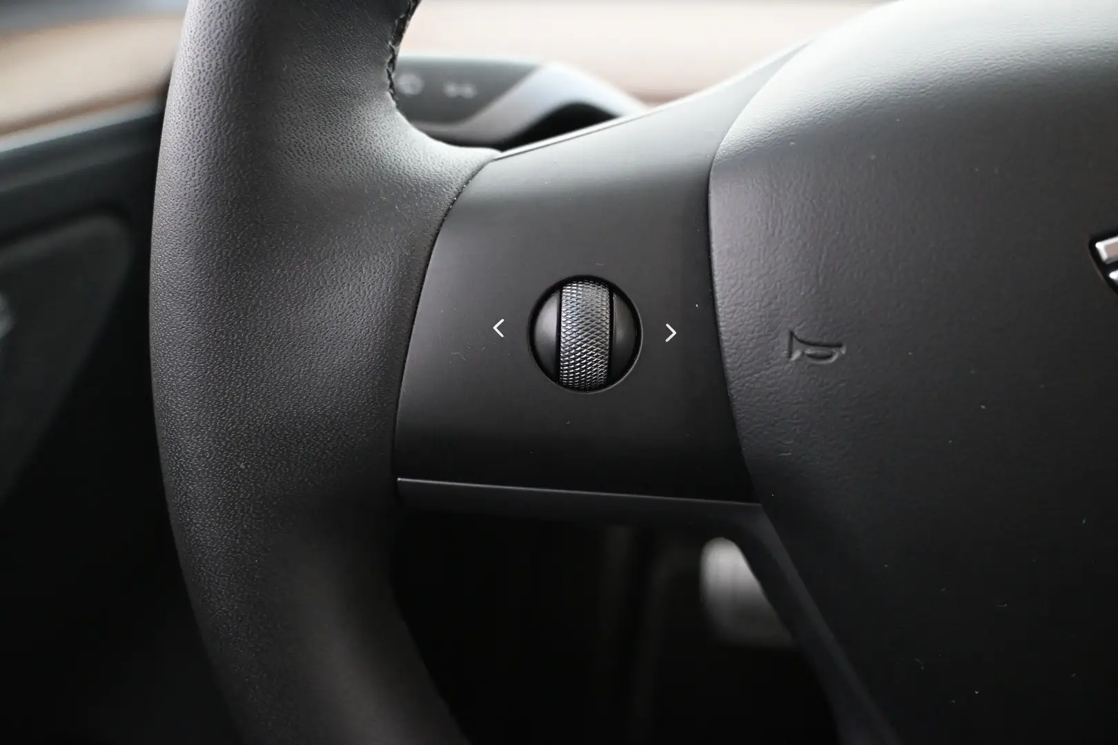 Car Image - sHXPdLYuaYltCO2jiETIz
