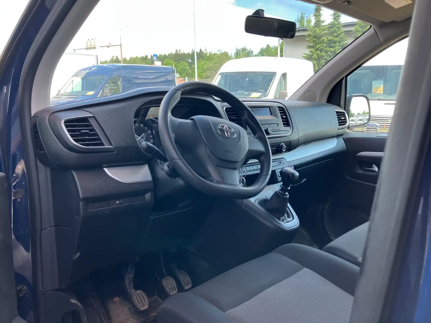 Car Image - 3b7FAjPUwHOQXbTHTAsFEz