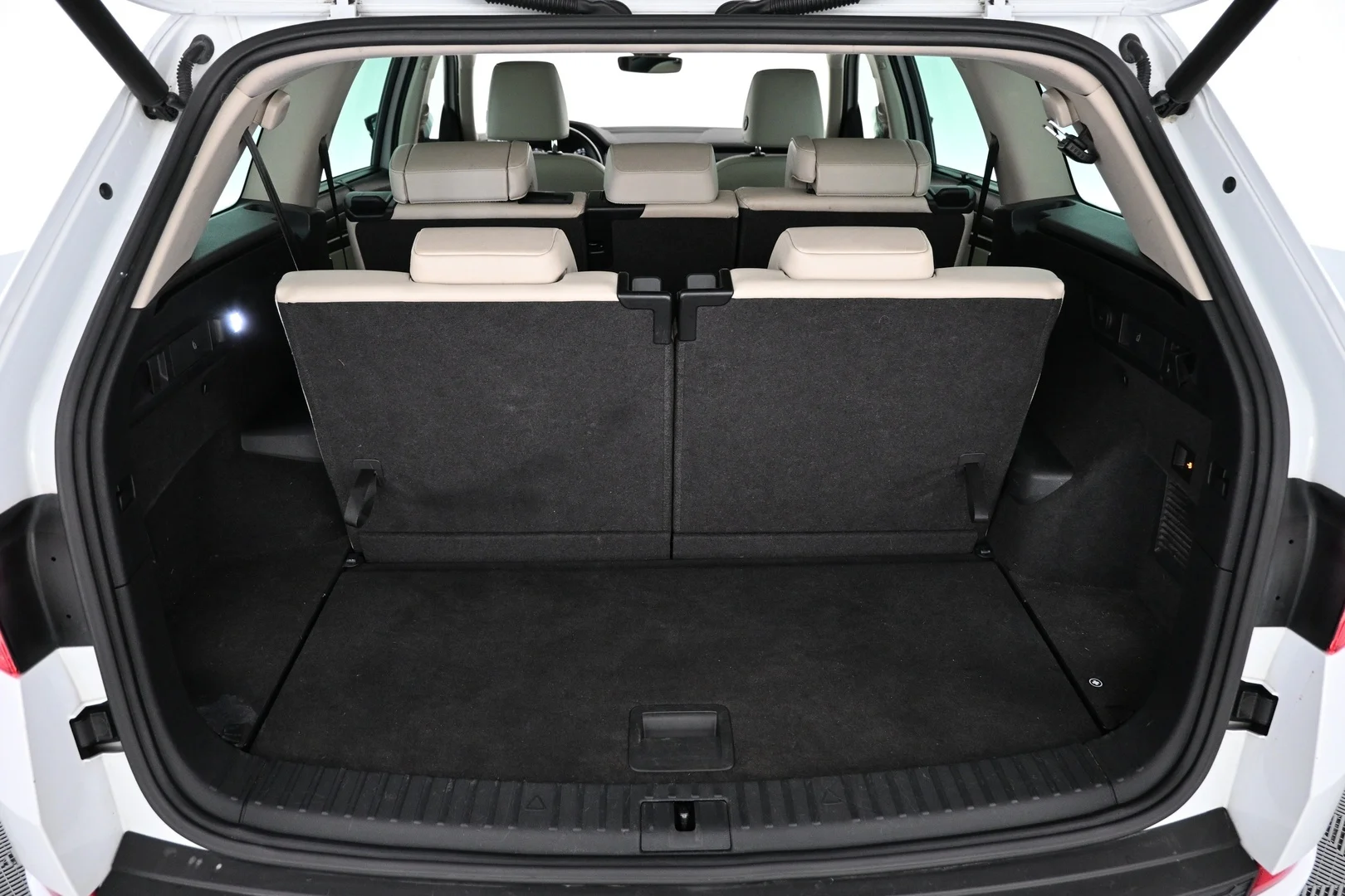 Car Image - 3f6knNizWhOHqRi2JP7yqU