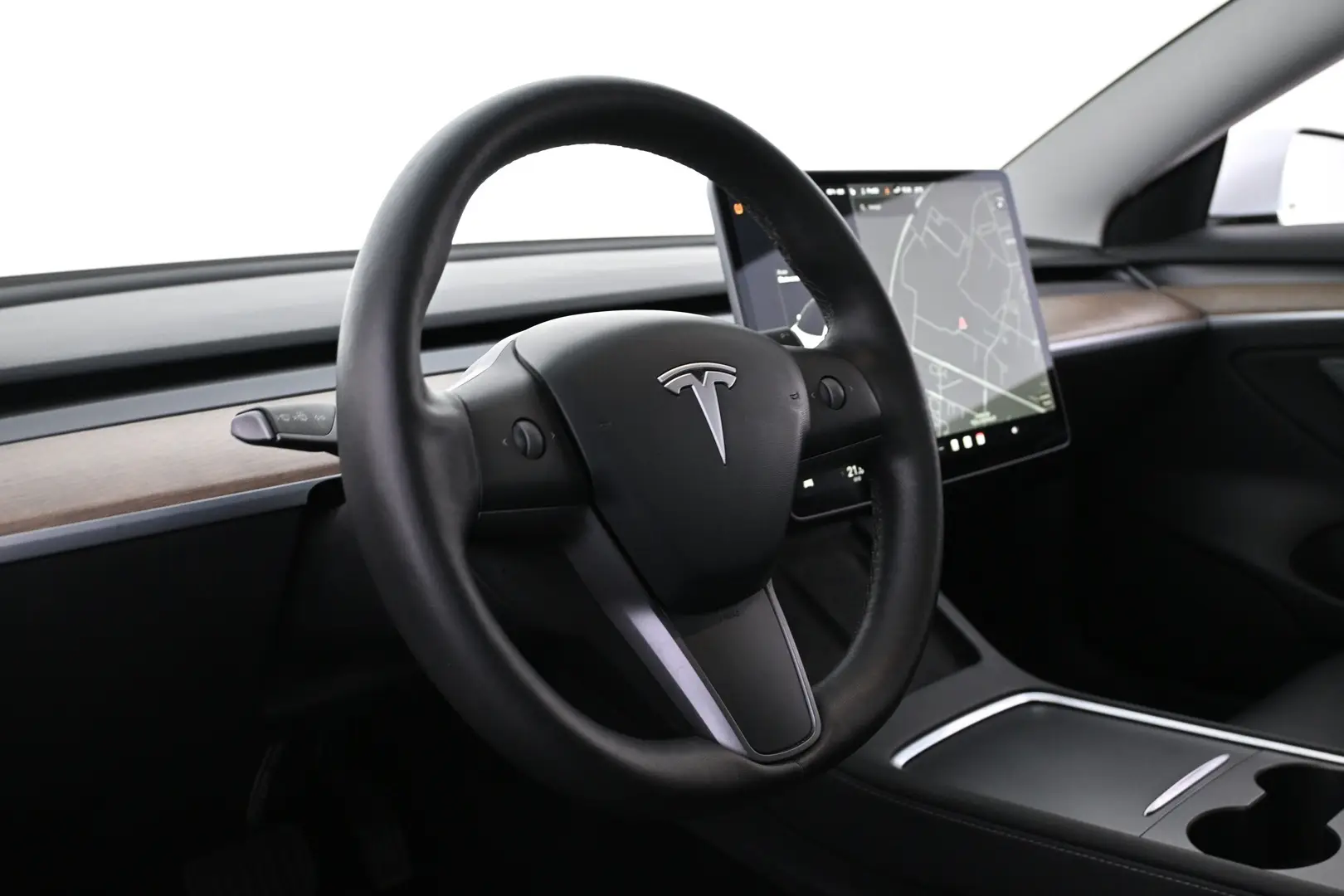 Car Image - 2e3Ry1XHOtoYVYozzNg5r