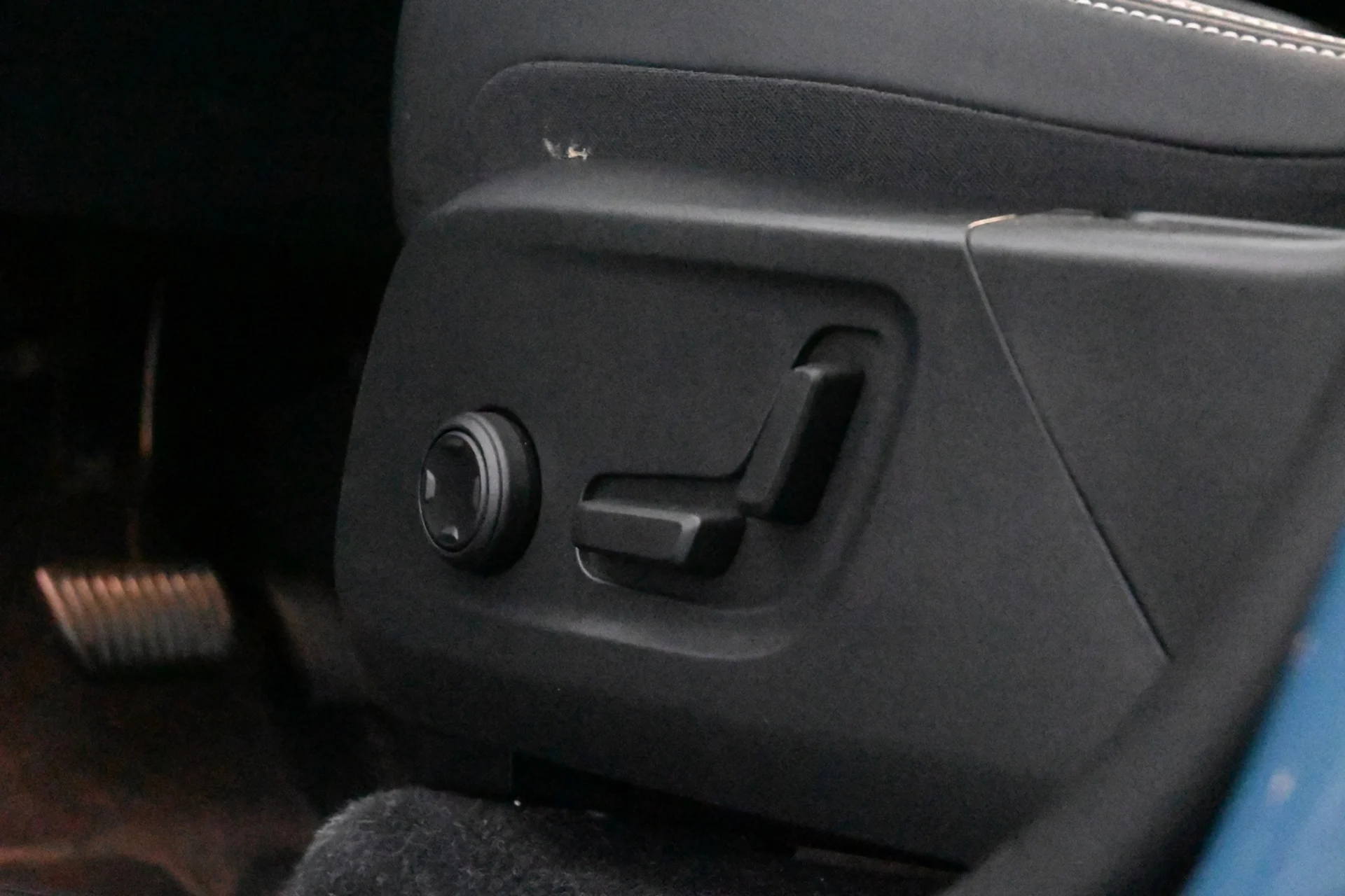 Car Image - 621XAlEEuLPLvCmQimKgcY