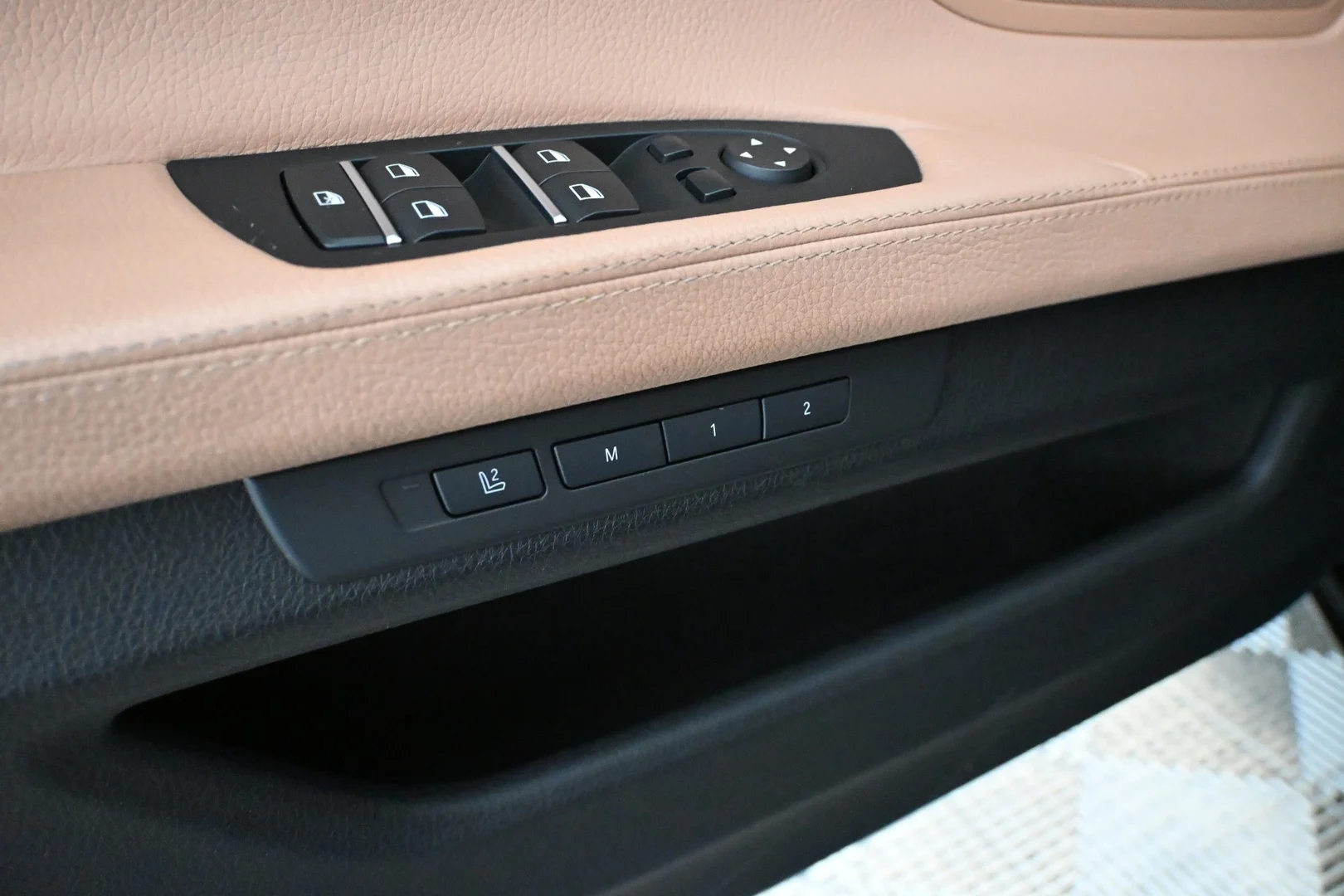 Car Image - 2jHSQzV2yCcJE3vsfXamPf