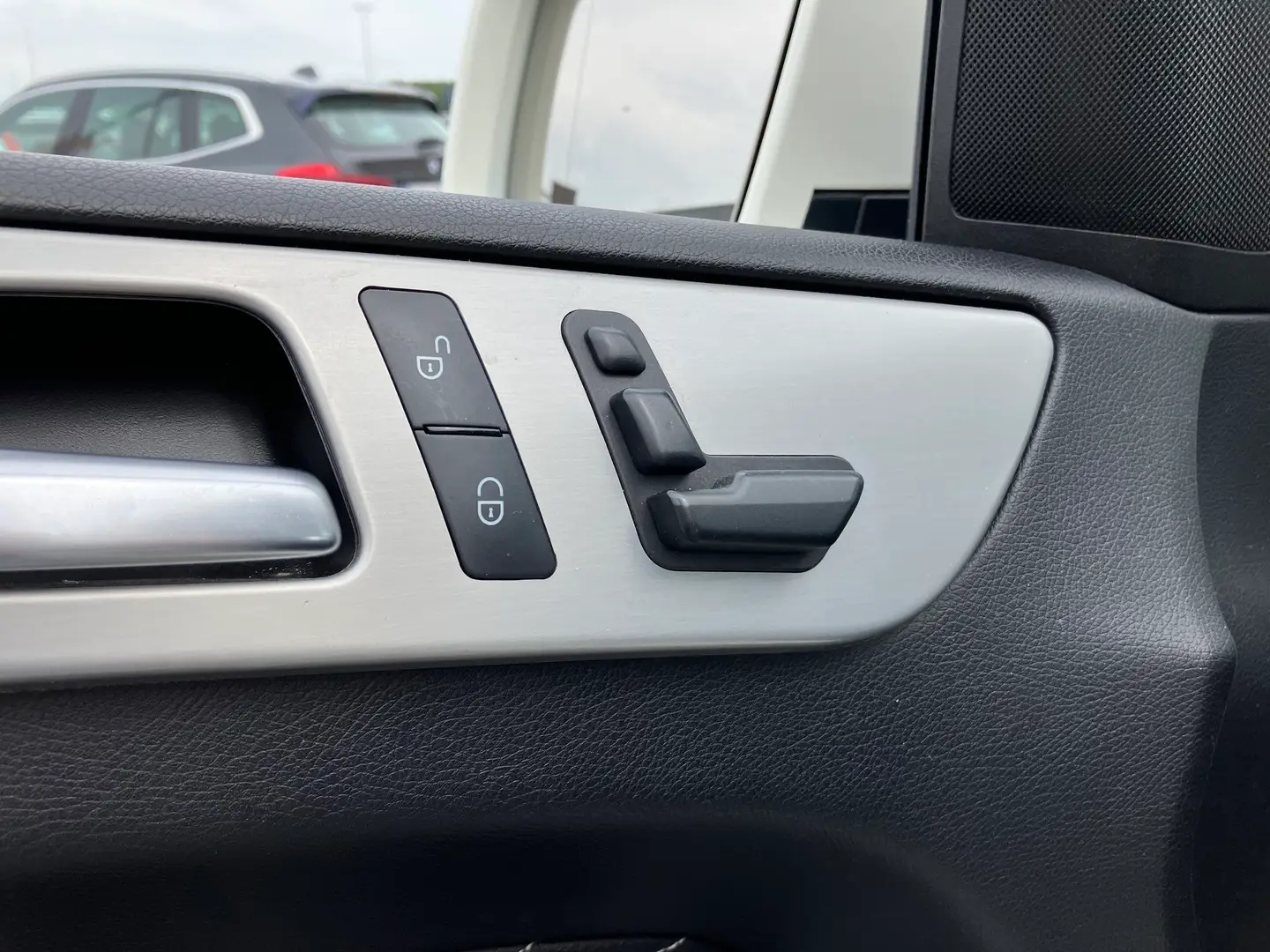 Car Image - 6EE4yH8lE9C8ZLLryhFnl3