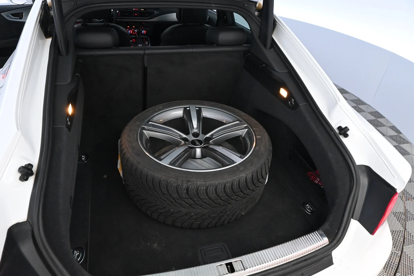 Car Image - 1DN2TqHlQdPFIknDZJEYc7