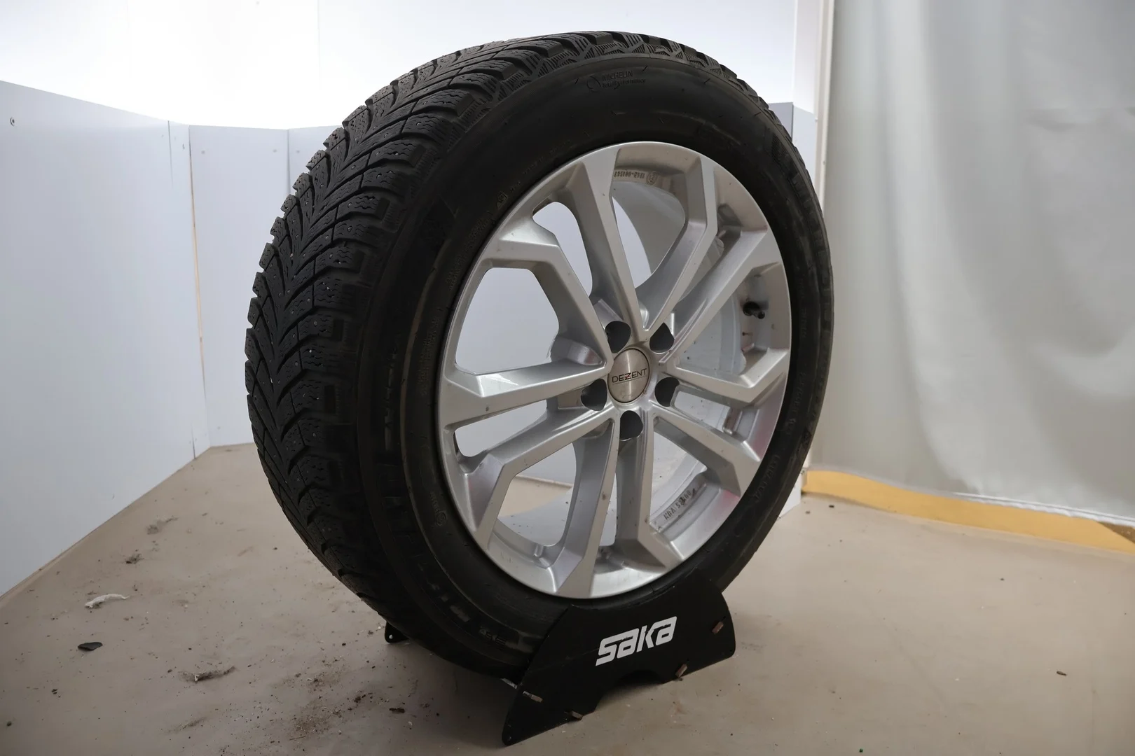 Car Image - 5gCJb8pGcarHuStHQENLQp