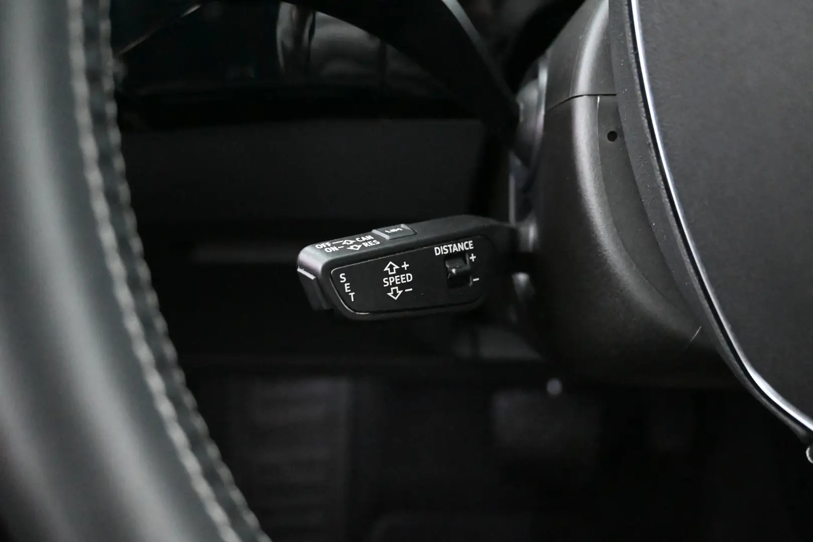 Car Image - 6E8VGmBzF9pgoyVEpYvRcu