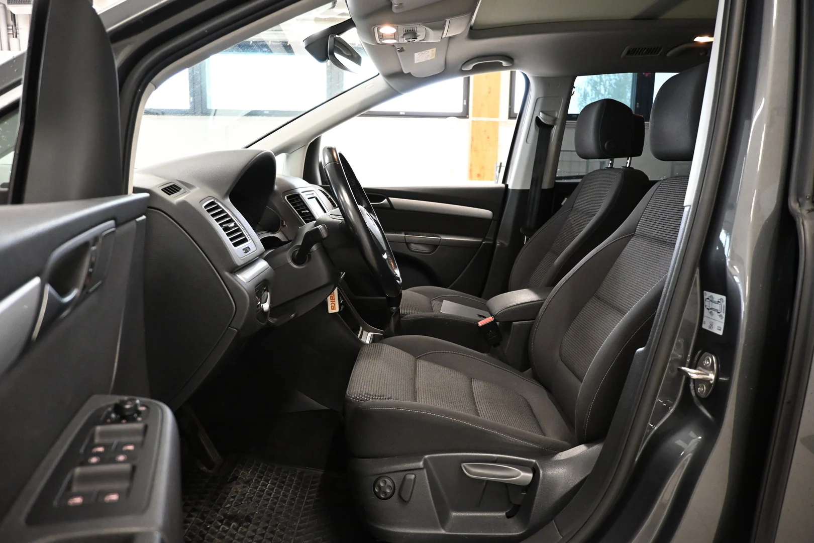 Car Image - 2f06fNugTVlzxYWCXMitKh