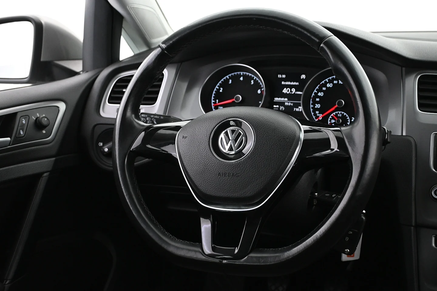 Car Image - 2yxUhVxltFYYS4N3SUoCmF