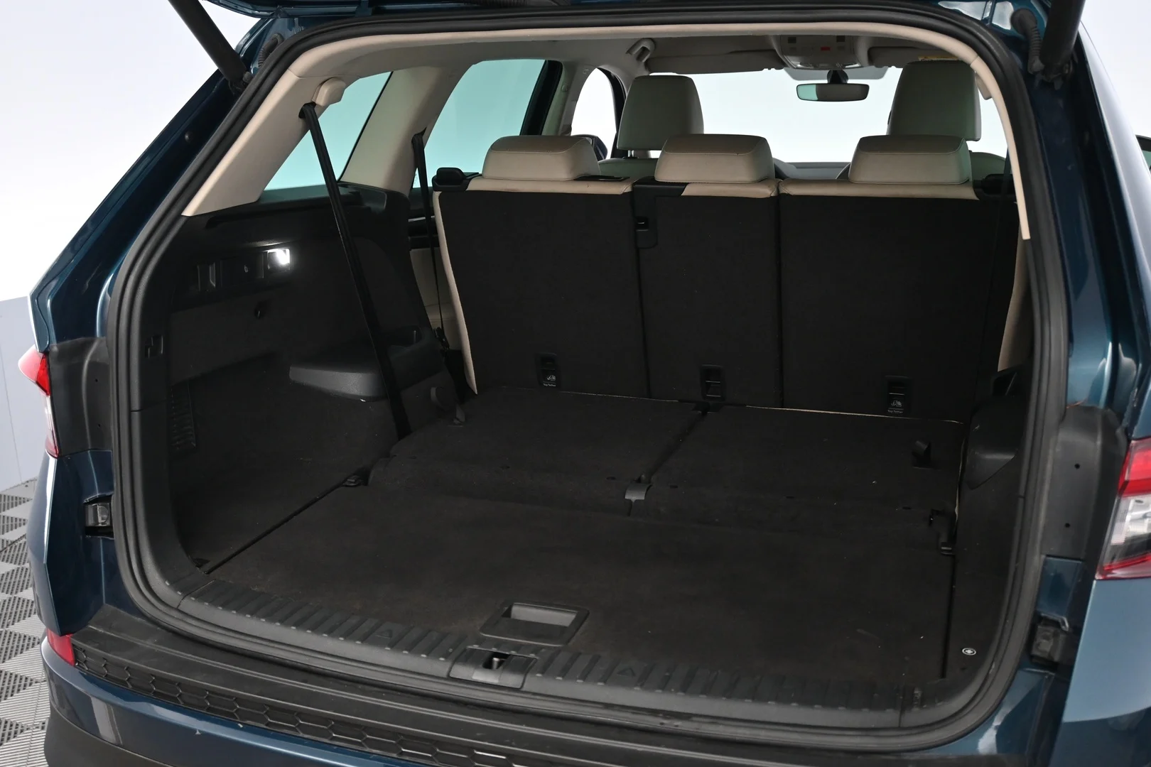 Car Image - 6Nkn78l2ngpqI3h3PwClwz