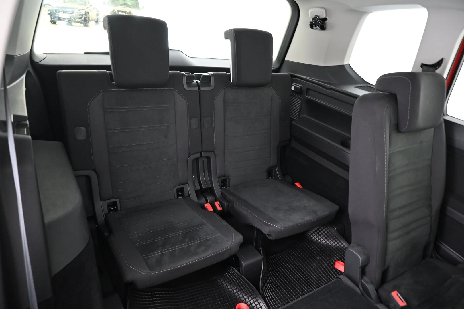 Car Image - F5poQUSEswpSnPRXb5A0i
