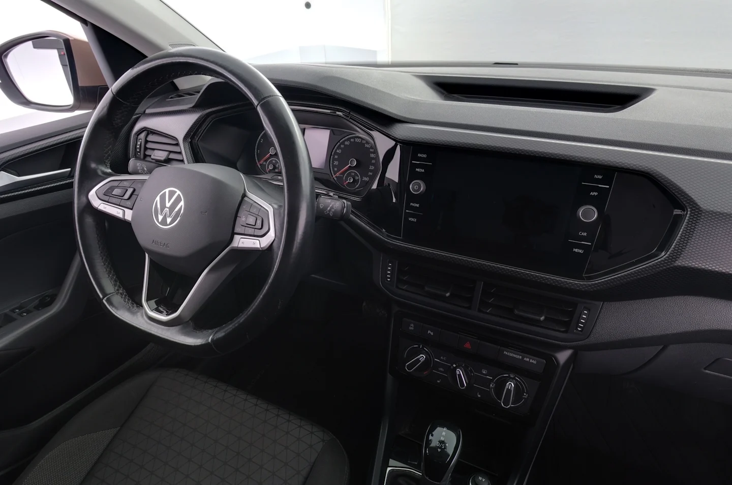 Car Image - 7Lli2guvrM4UqeoSBk7GSK
