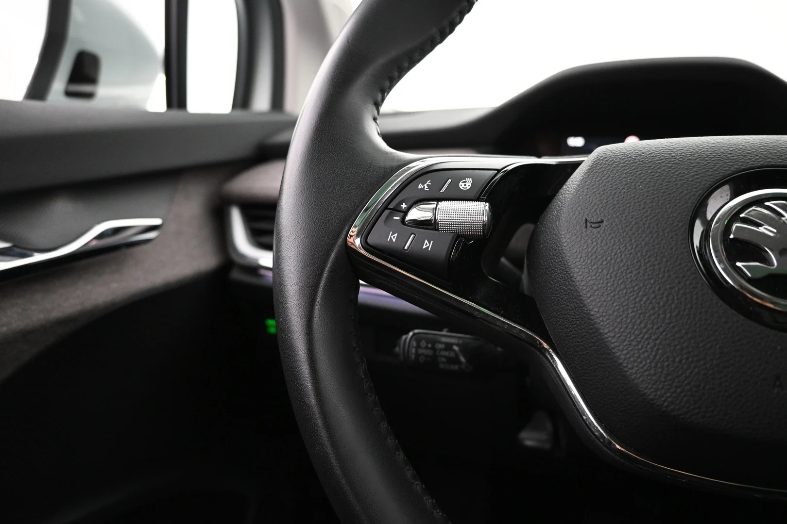 Car Image - c3Sl2OHwcOoI9r9ZKjoXY