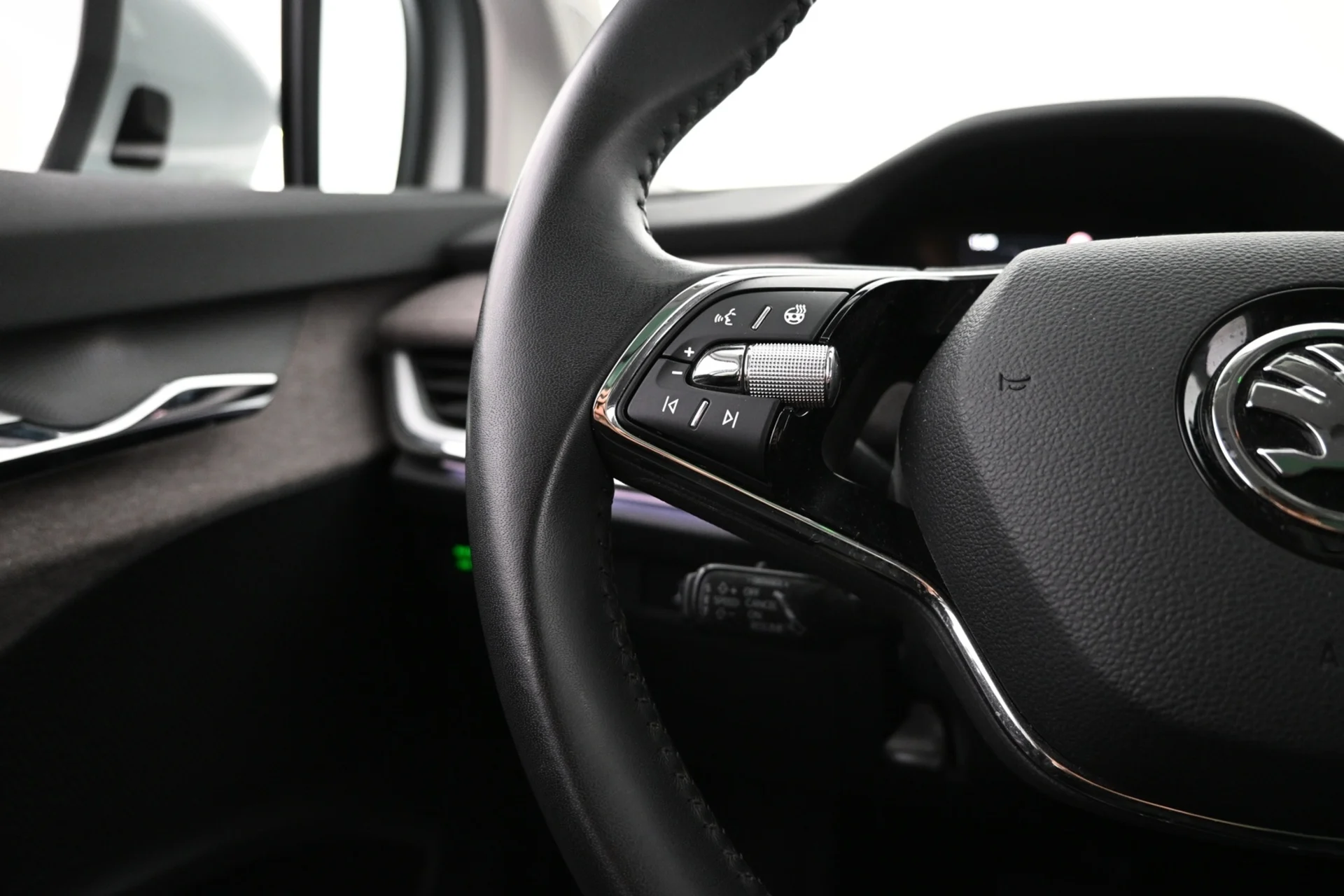 Car Image - c3Sl2OHwcOoI9r9ZKjoXY