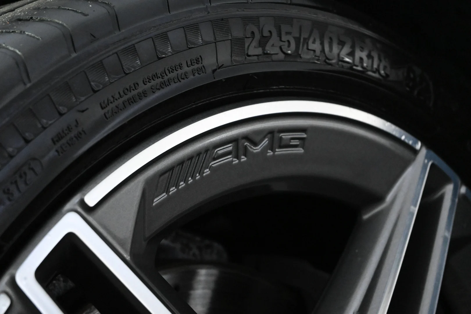 Car Image - Bq1fXrroIwiYVLooQUcrj