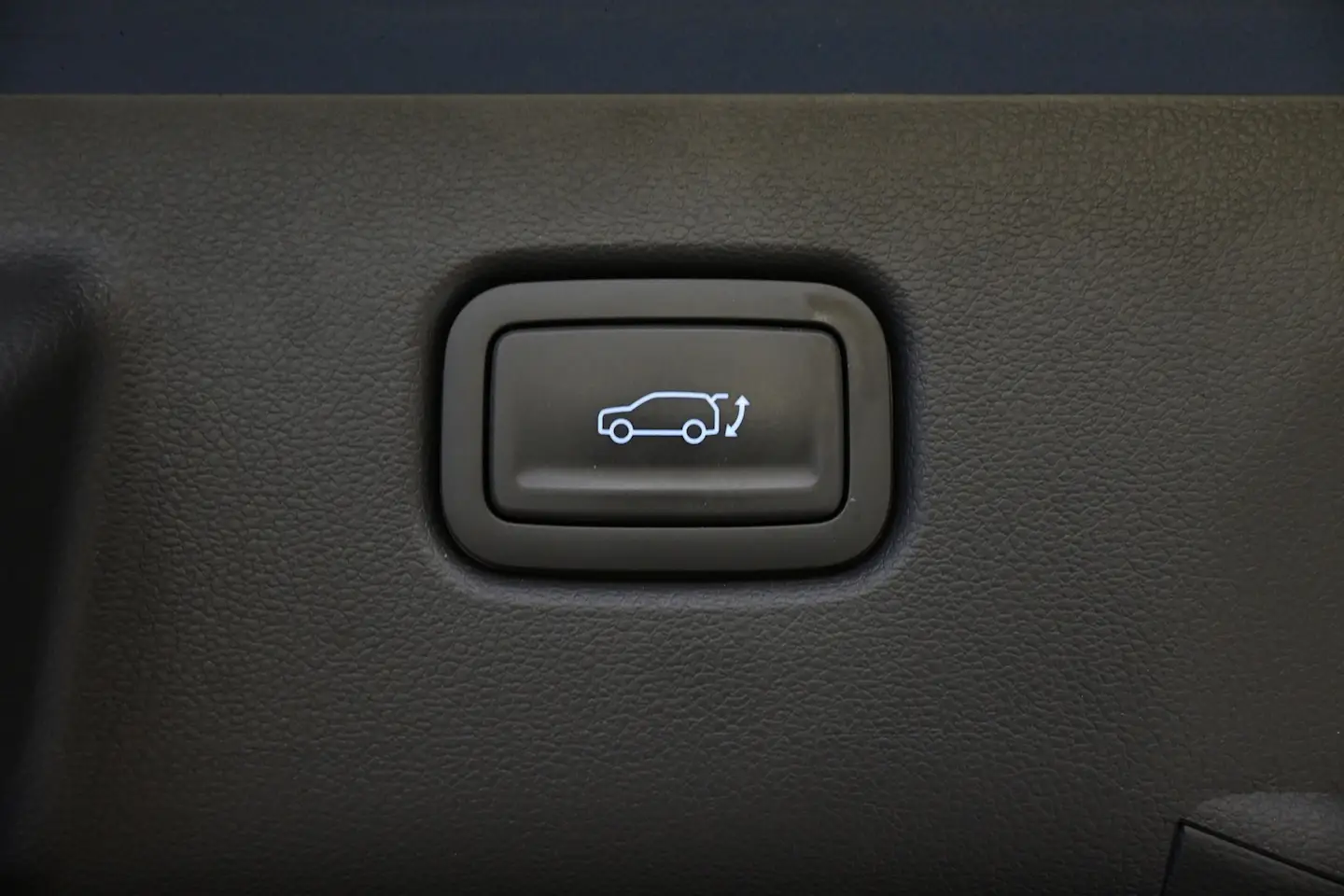 Car Image - 4dqd0KxNlW140xGIDmyhNG