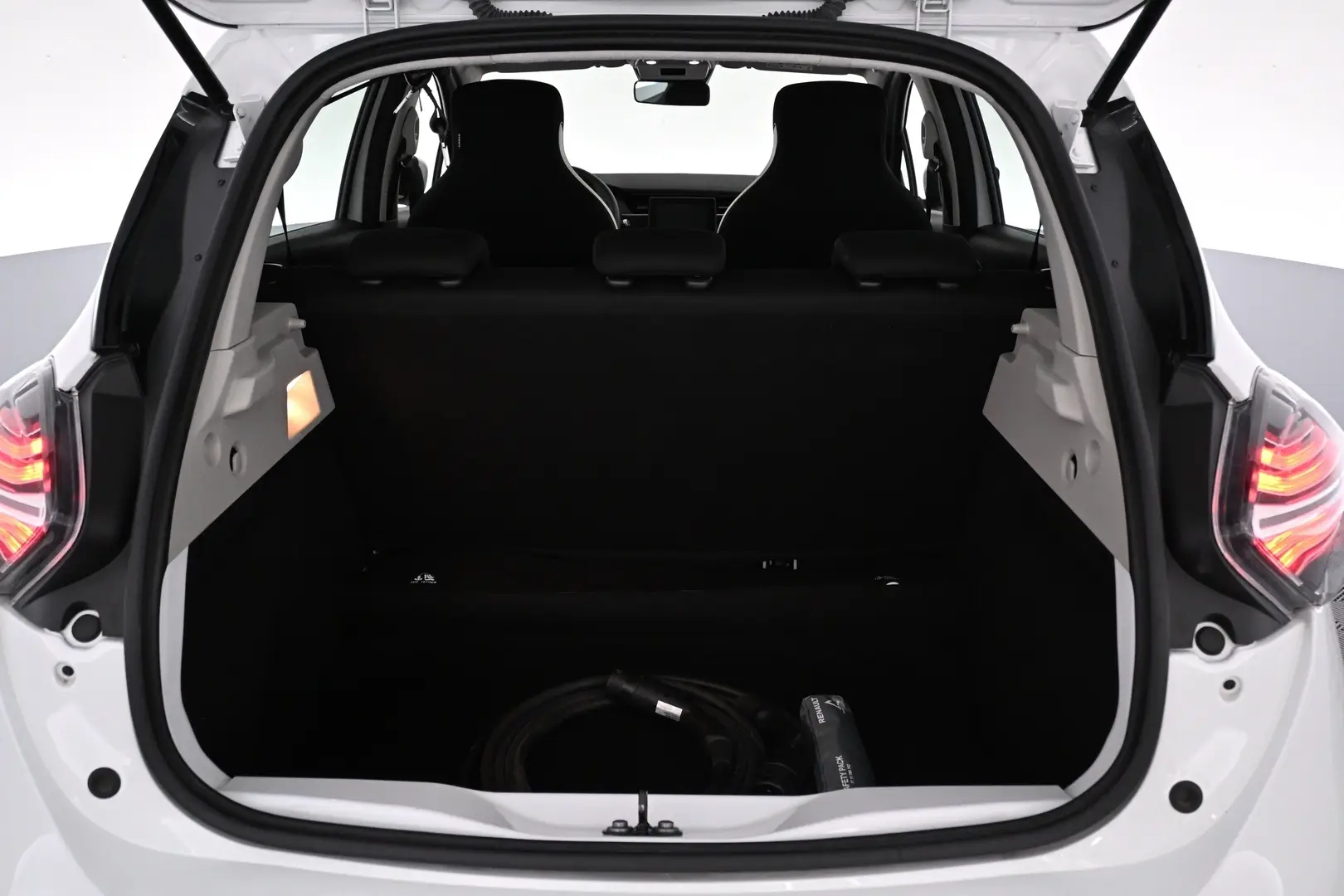 Car Image - 6Cf4auog0C8gOqLicbqN1T