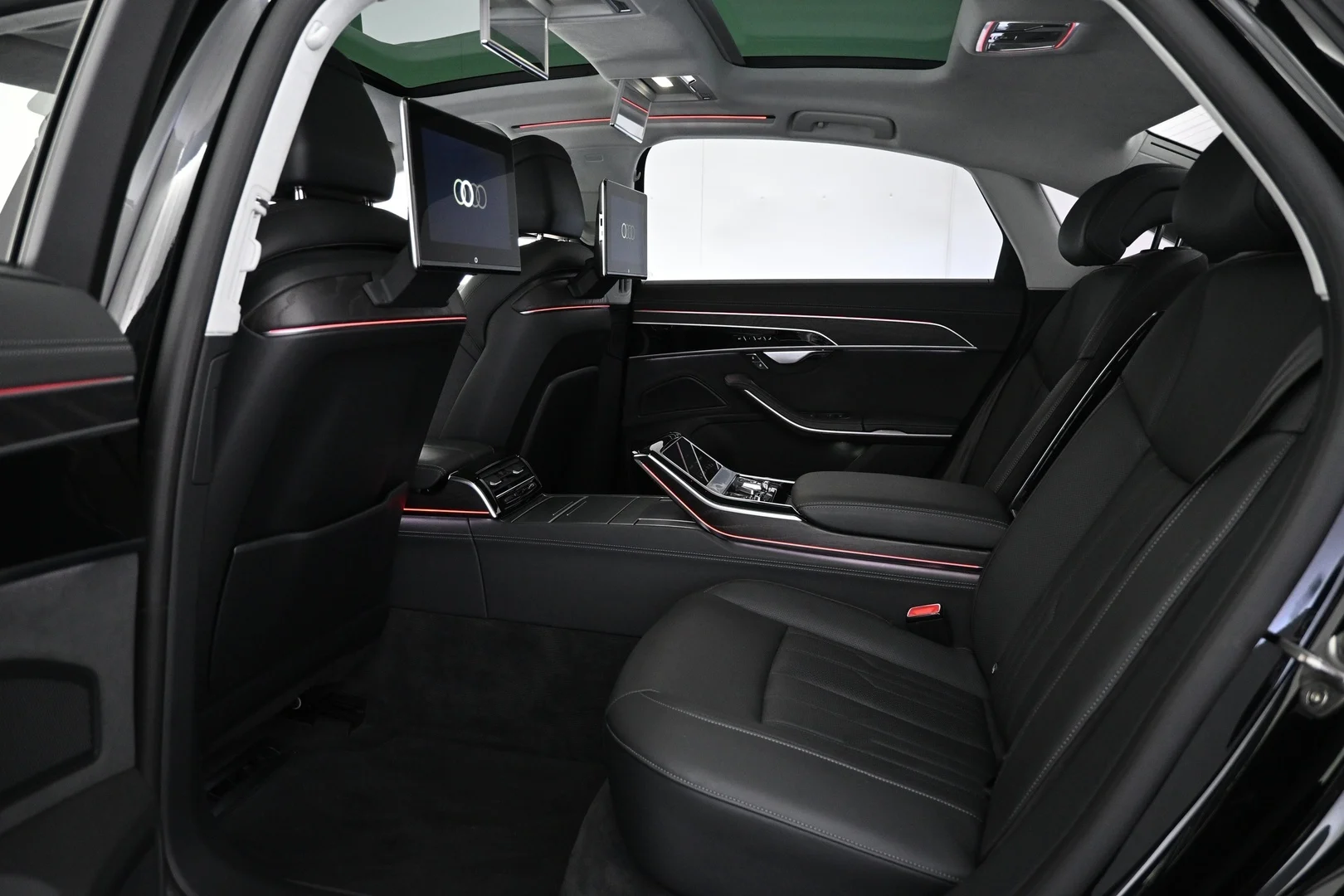 Car Image - 5yyDnLHbNeSdEFyc7pbLjM