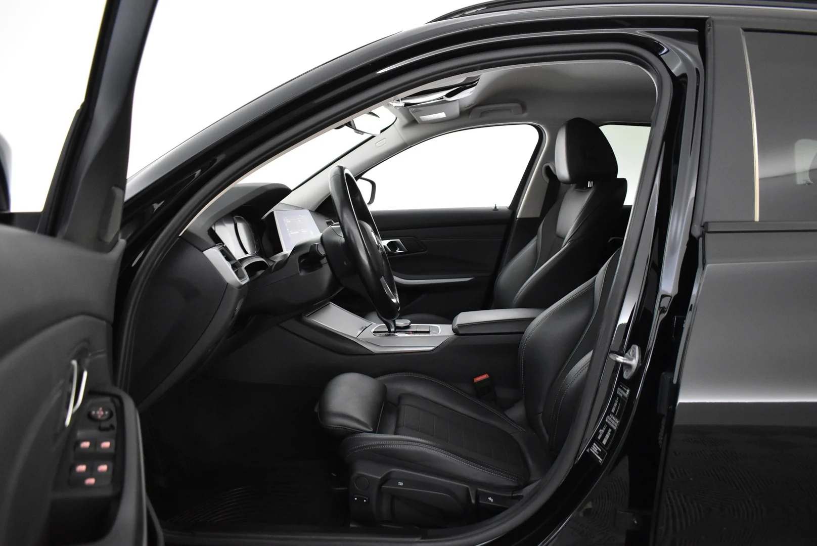 Car Image - 54iaLs3DrTWB7erqXNEx4D