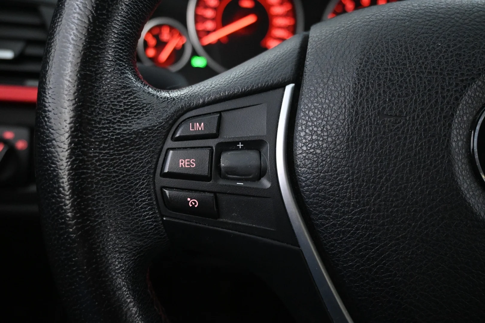 Car Image - 6QxDa8B4Y9ctJ4tv0pW524