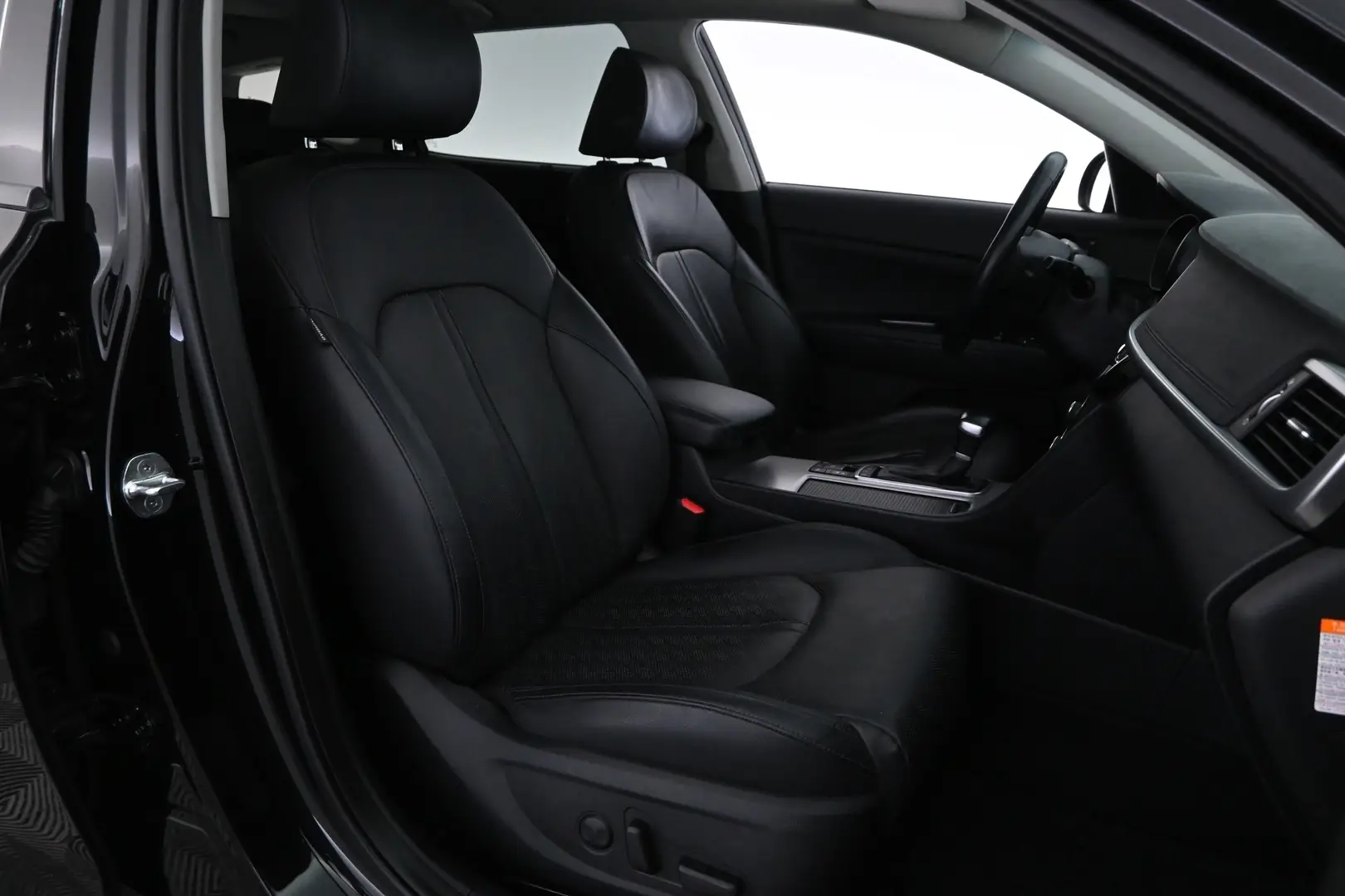 Car Image - 4iIj78jPLlrK8i3roFrBuI