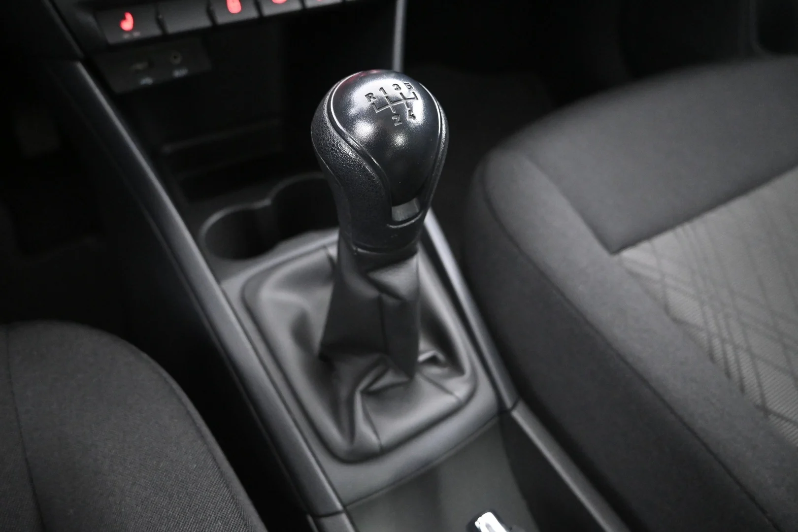 Car Image - 6yRLSHwz0ZXyvYvbsMPQ3x