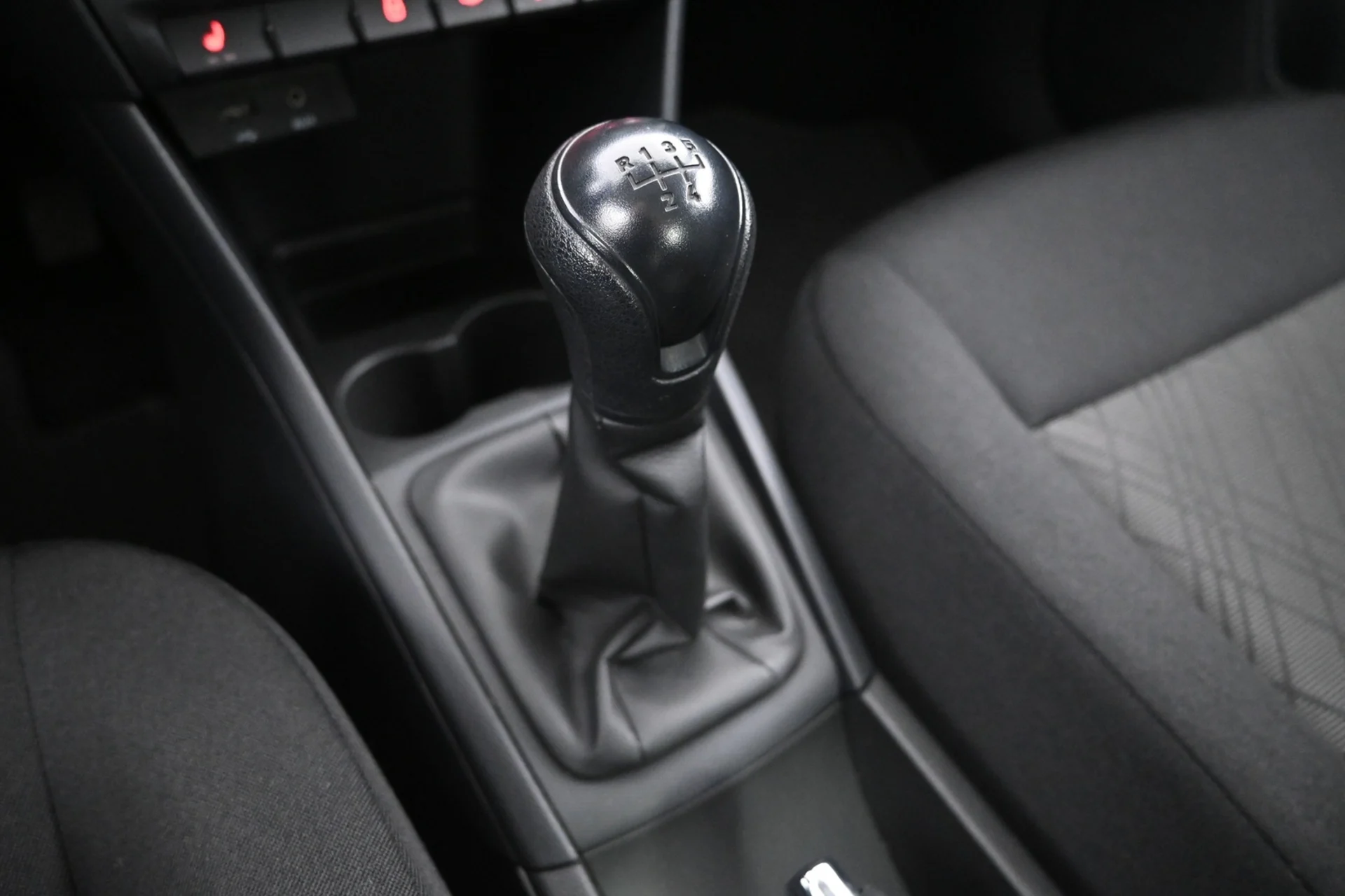 Car Image - 6yRLSHwz0ZXyvYvbsMPQ3x