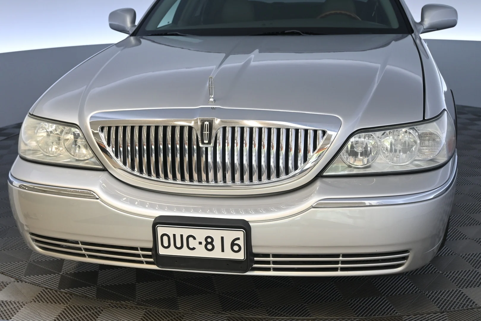 Car Image - 5VwifUGeeP45MUe8clfRP4