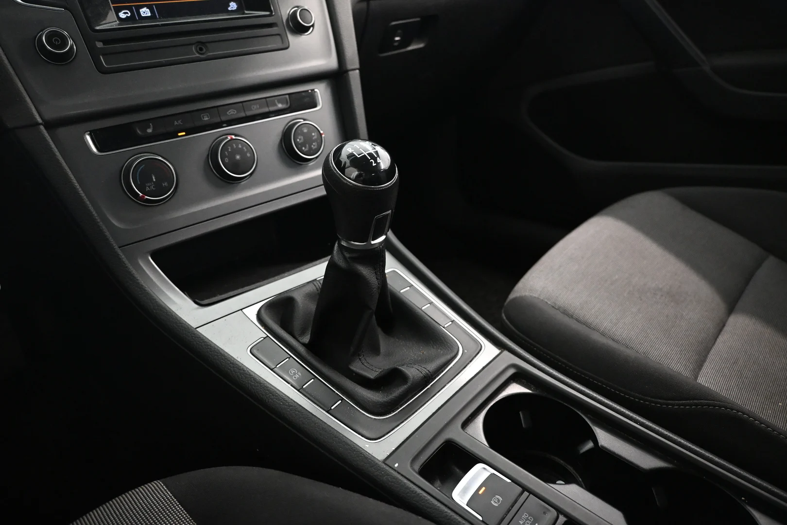 Car Image - 74co1RN9PR15KIiyINxmUz