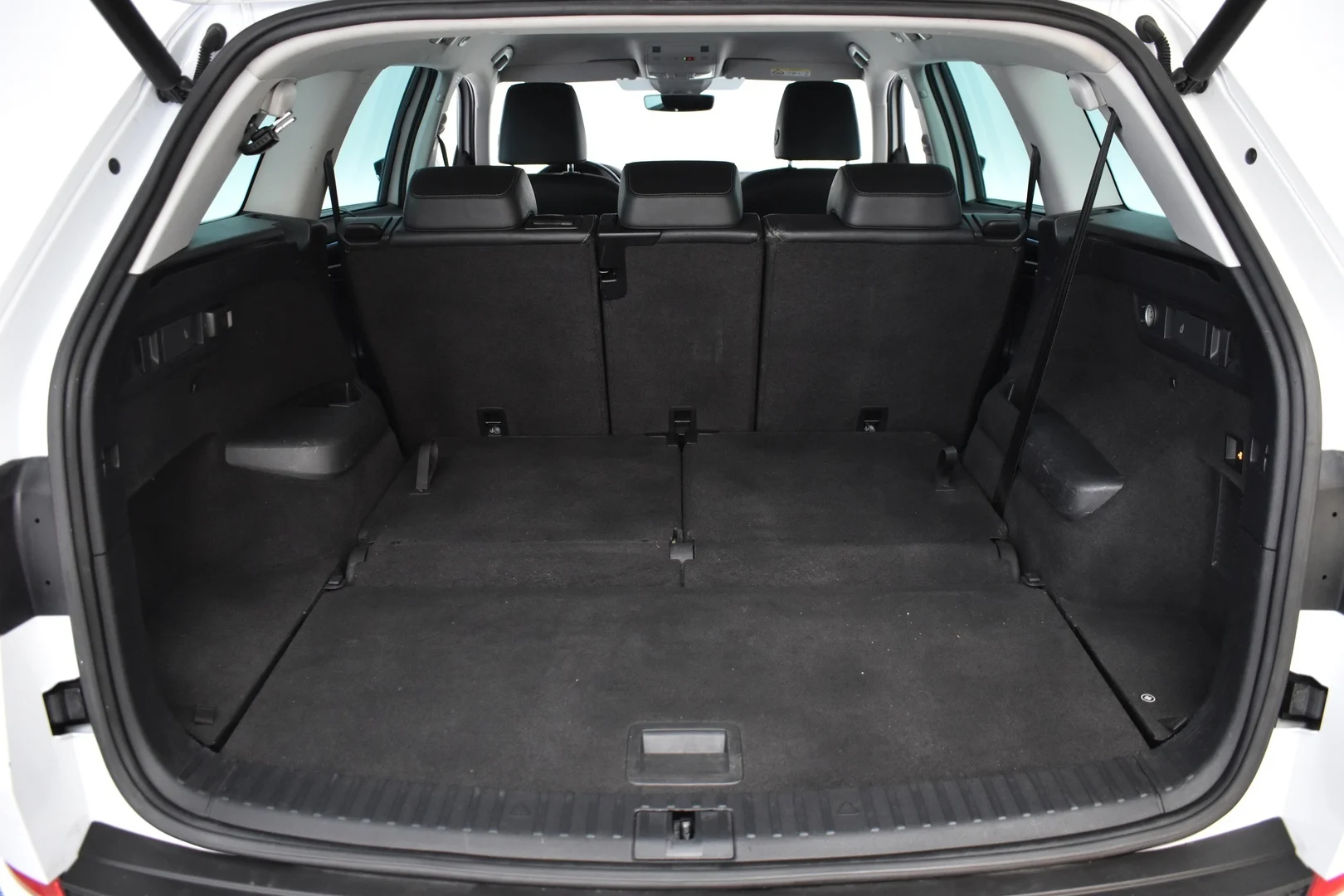 Car Image - 5vdDNiD7lCAwju2EPsXHeB